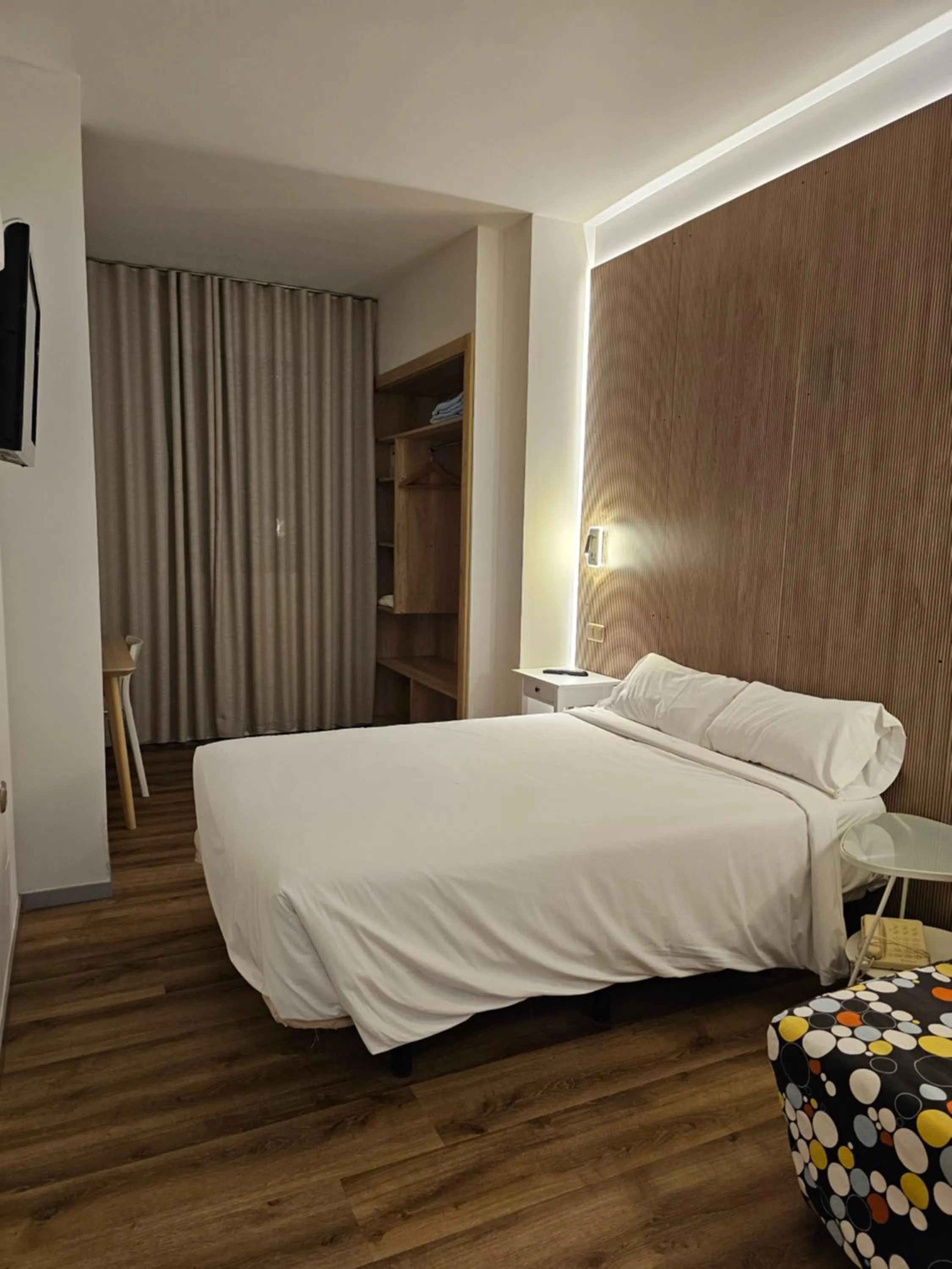 Communal lounge/ TV room, Bed in Hotel Villasegura