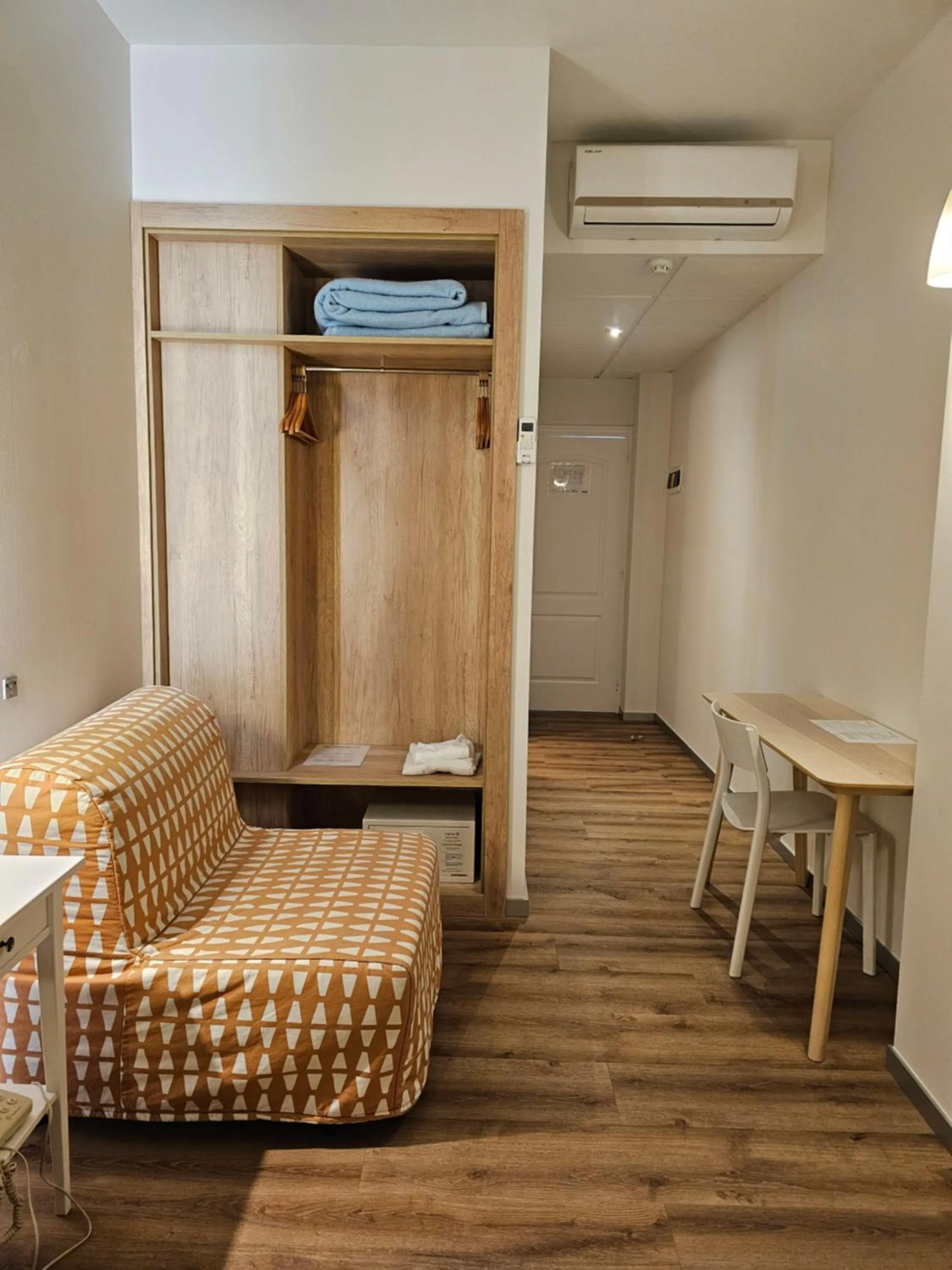 Living room, Bed in Hotel Villasegura