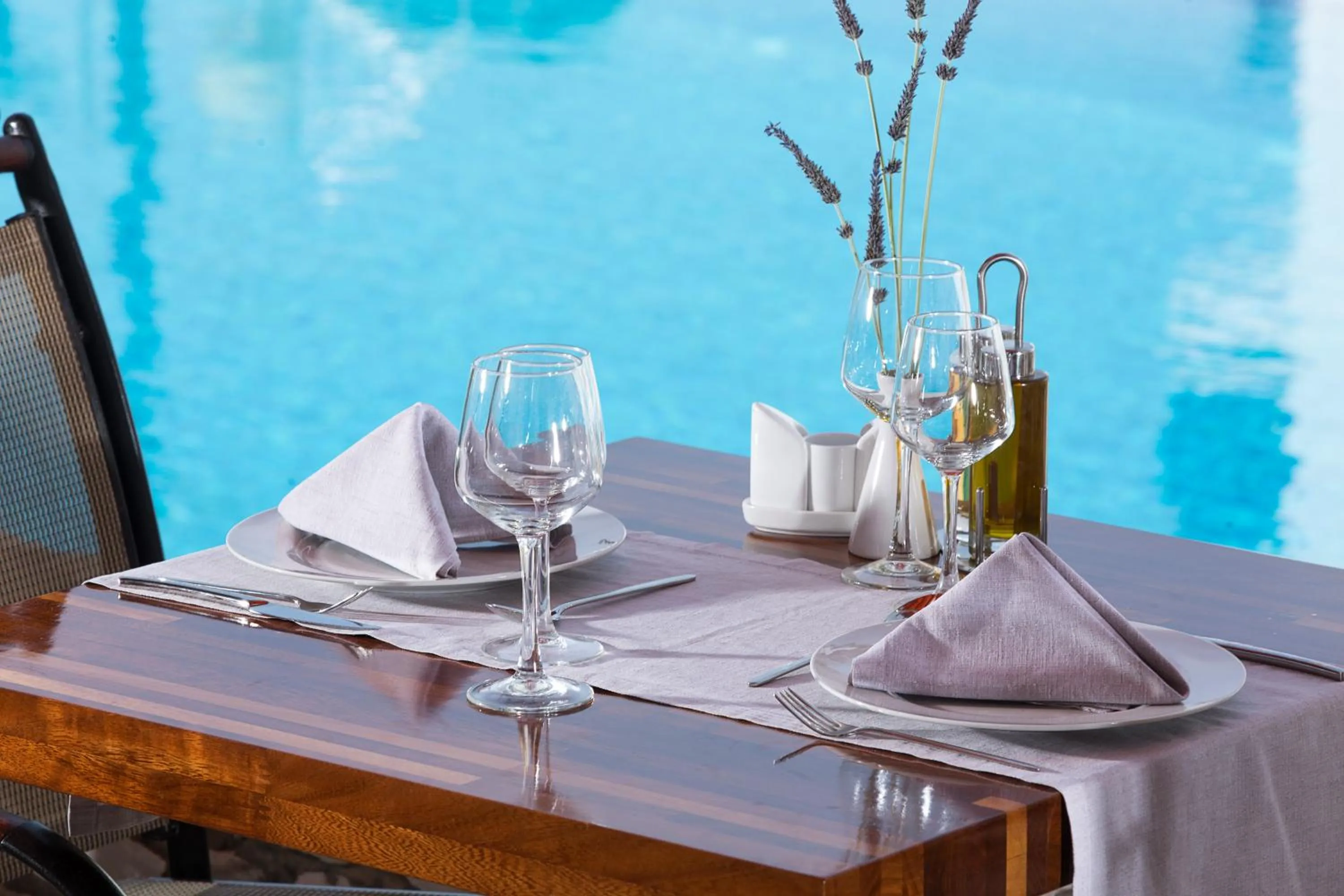 Restaurant/places to eat in Contaratos Beach Hotel