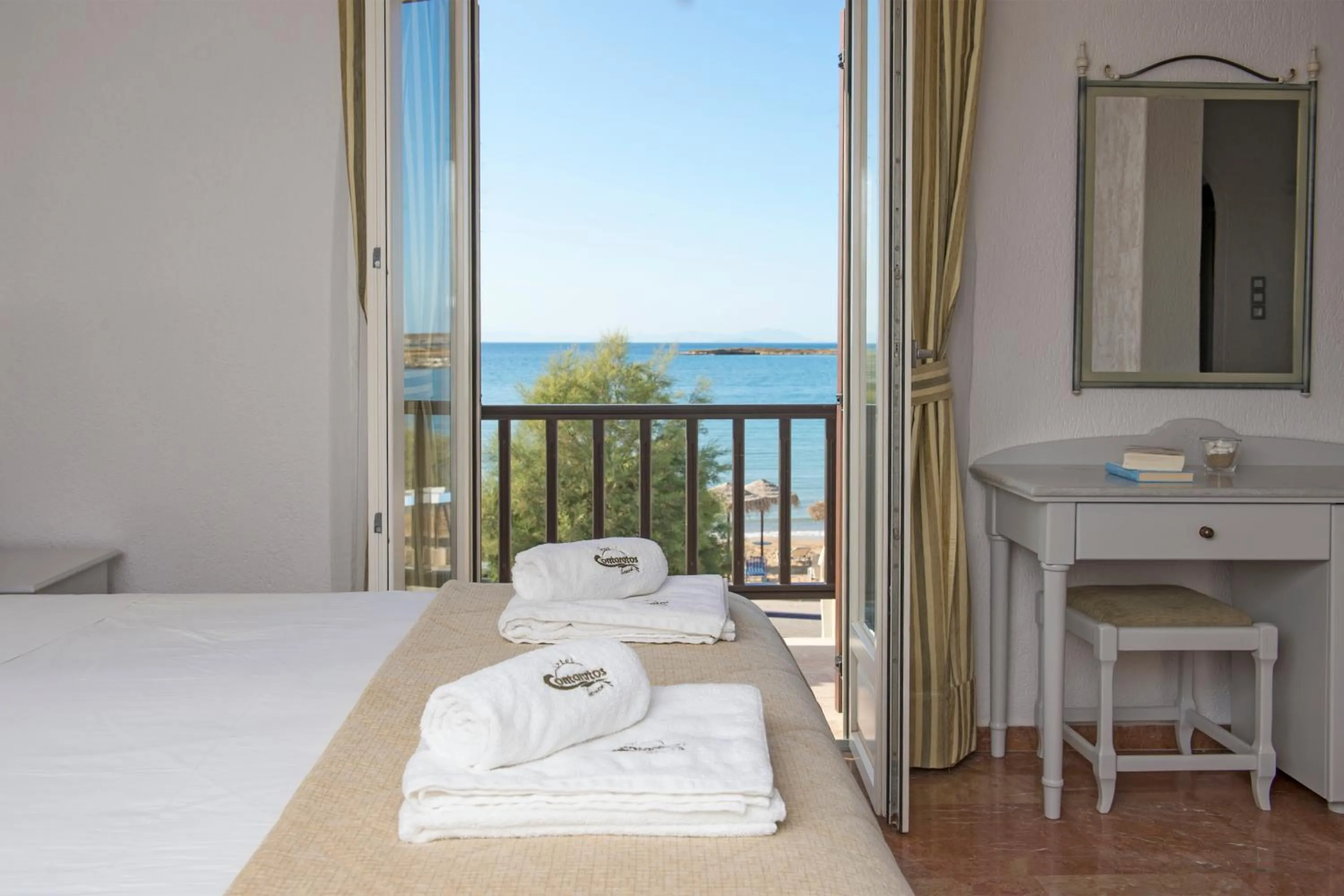 Balcony/Terrace, Bed in Contaratos Beach Hotel