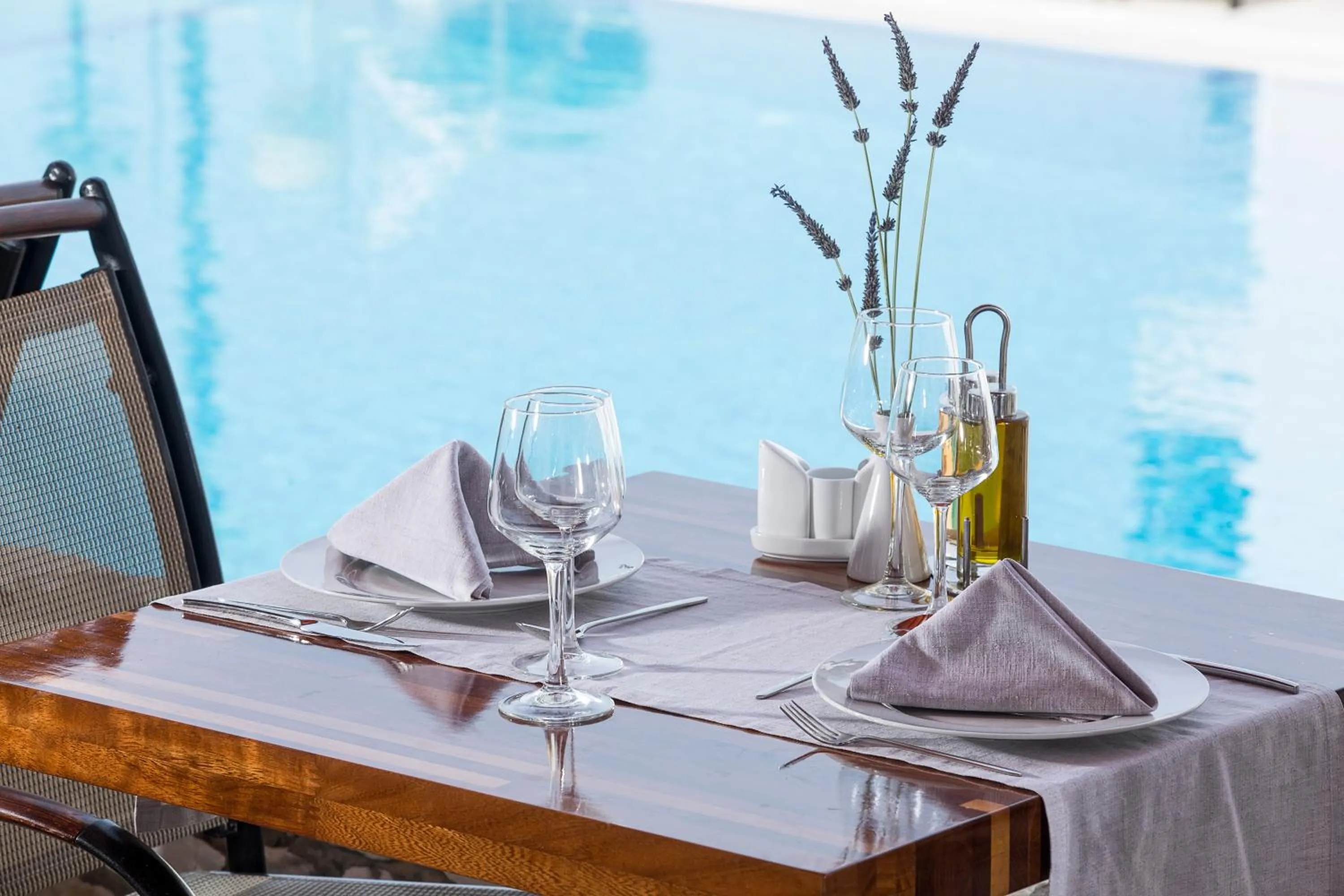 Restaurant/places to eat in Contaratos Beach Hotel