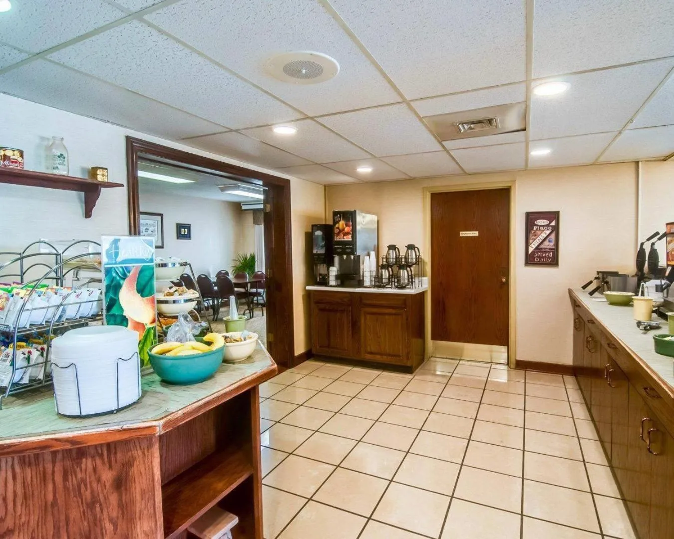 Breakfast in Suburban Studios Christiansburg - Blacksburg