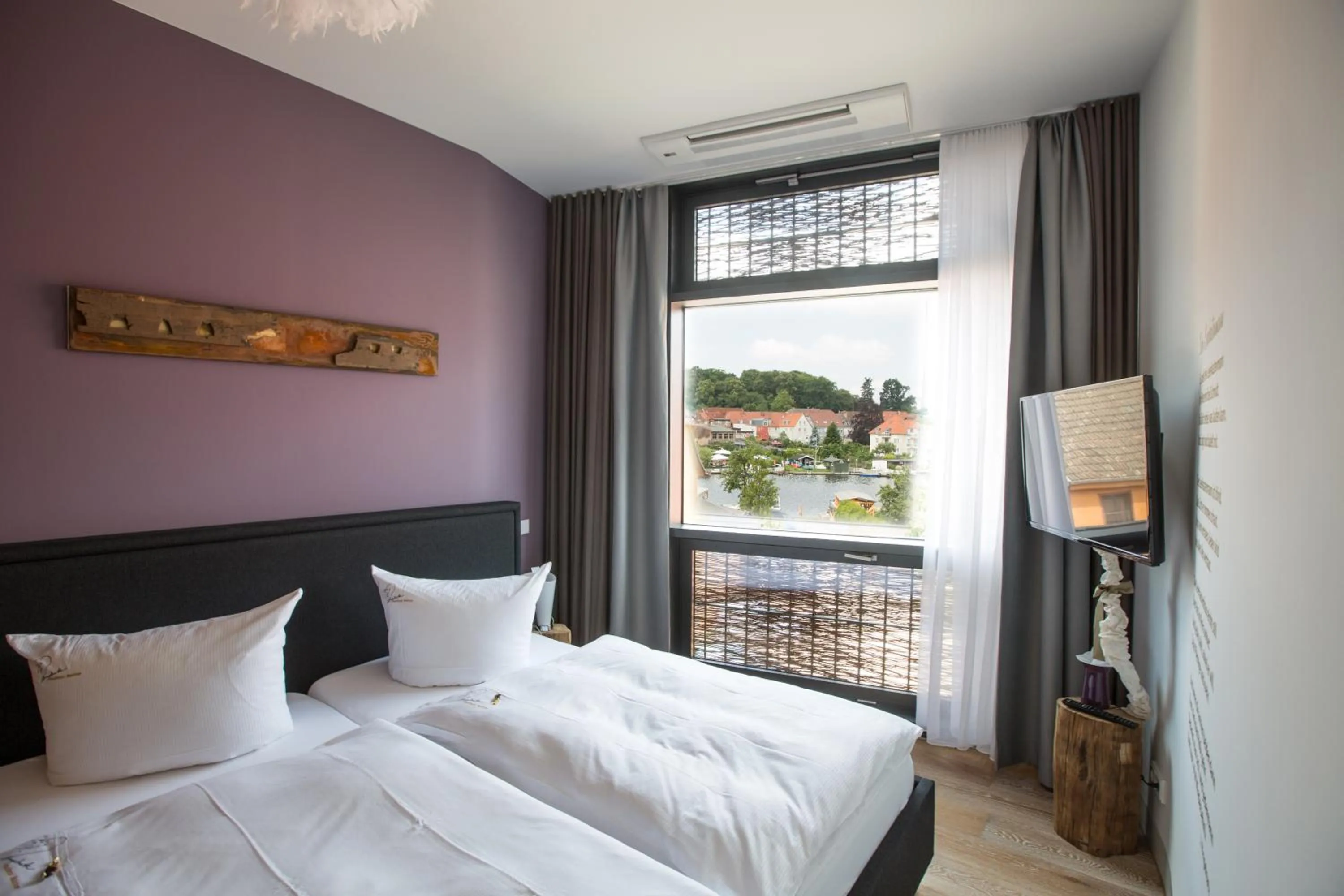 Lake view, Bed in Inselhotel Ringelnatz