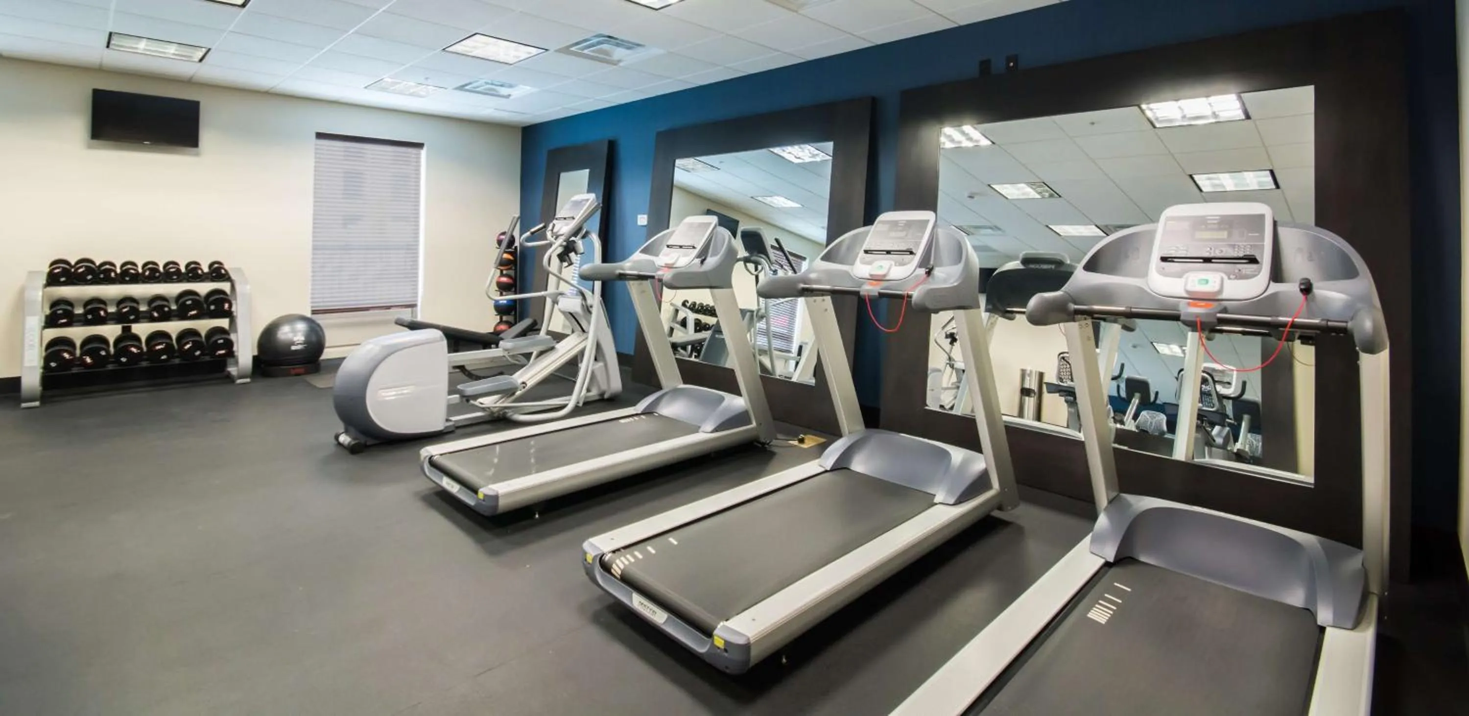 Fitness centre/facilities in Hampton Inn & Suites Orlando near SeaWorld