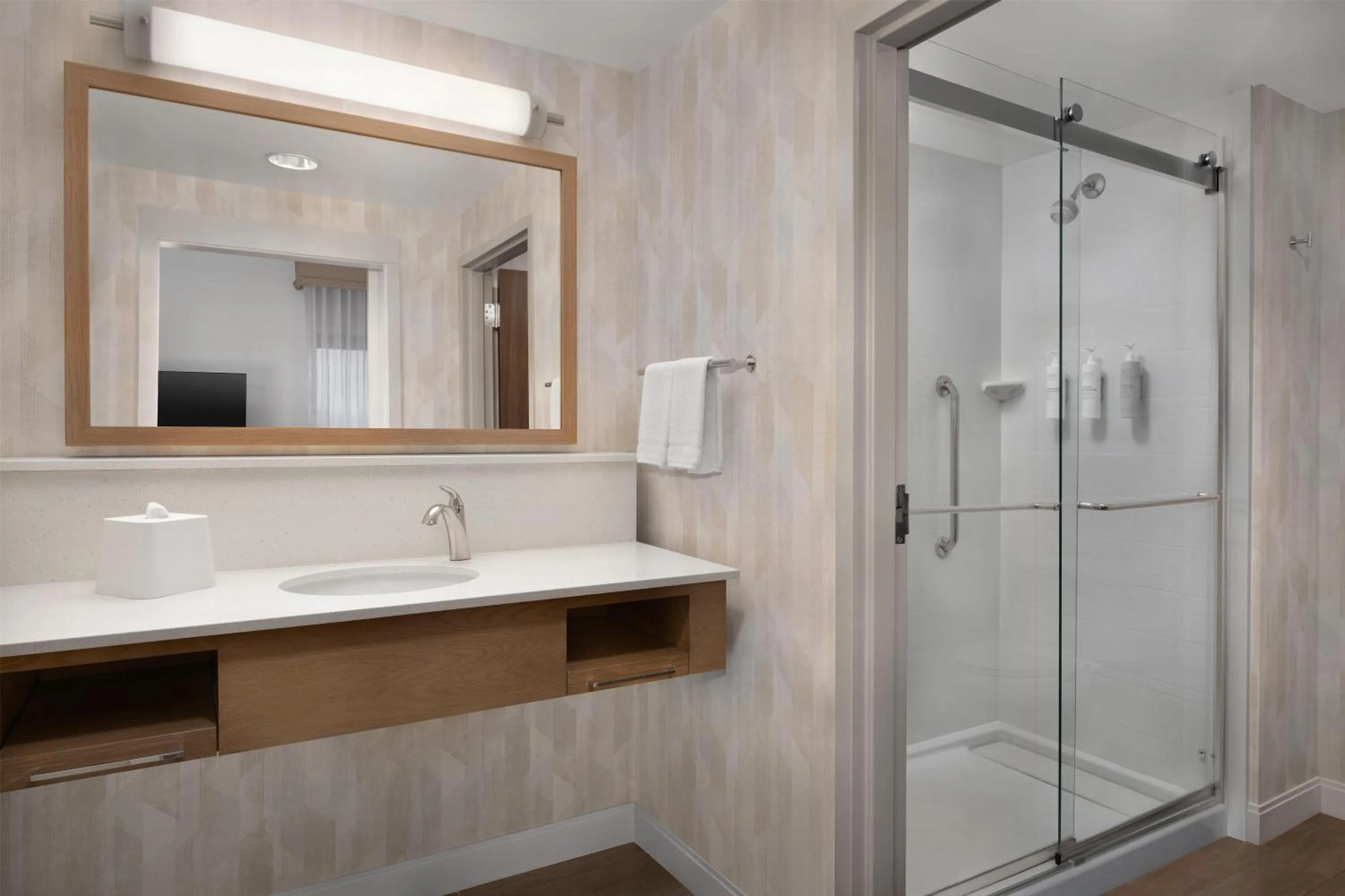 Bathroom in Hampton Inn & Suites Baltimore North/Timonium, MD