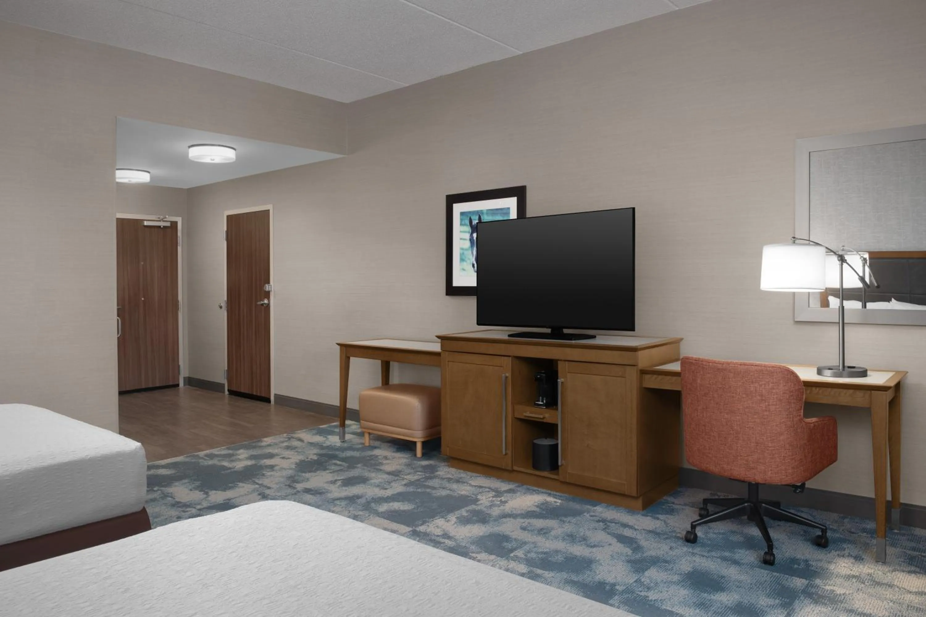 Bed in Hampton Inn & Suites Baltimore North/Timonium, MD