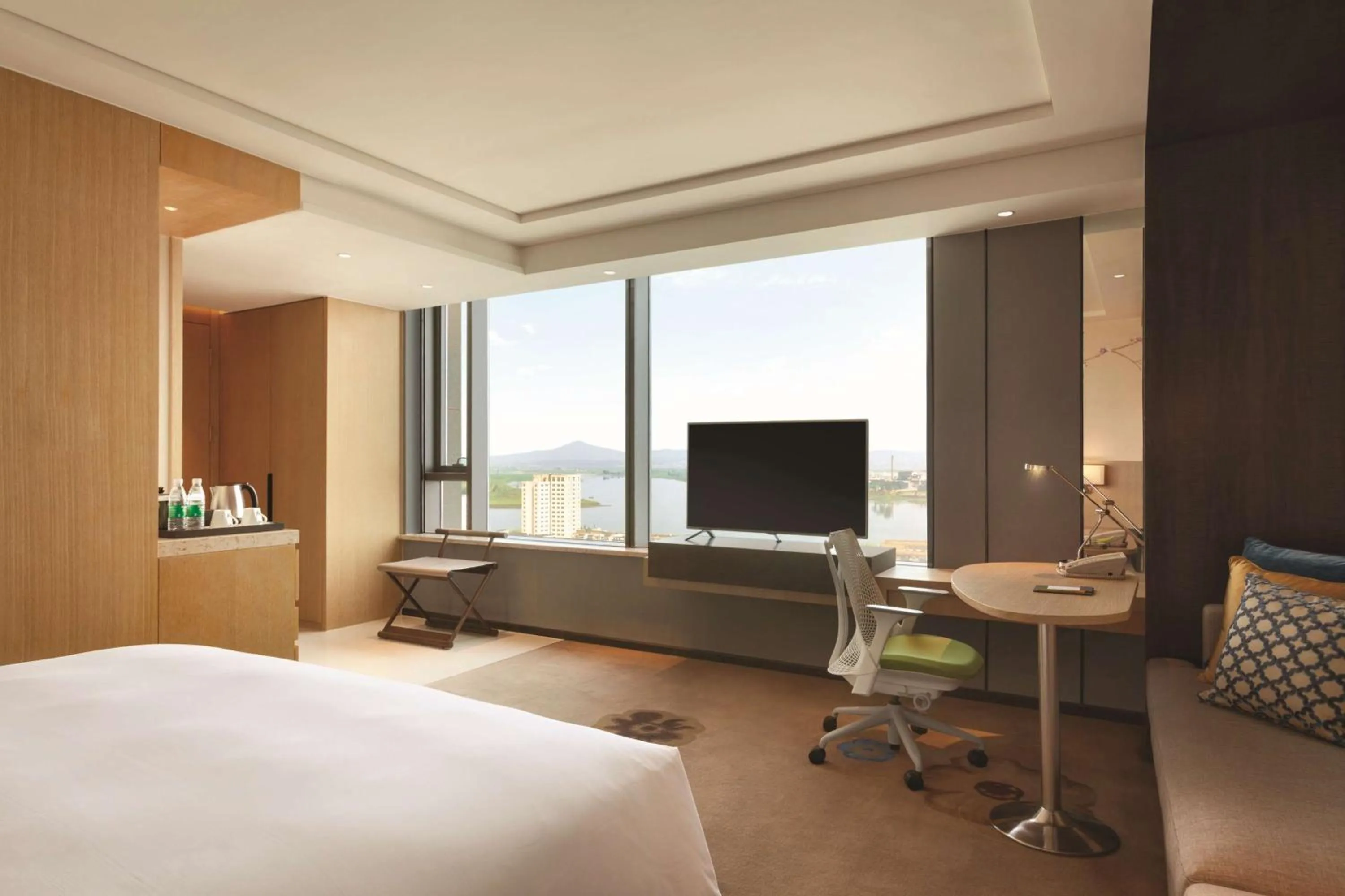 Bedroom, Bed in Hilton Garden Inn Dandong