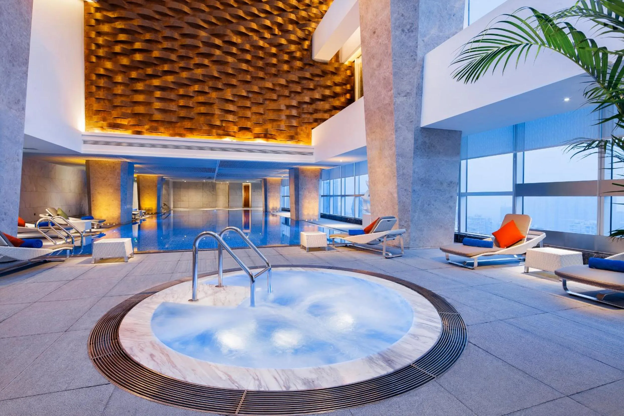 Swimming pool in Hilton Chengdu