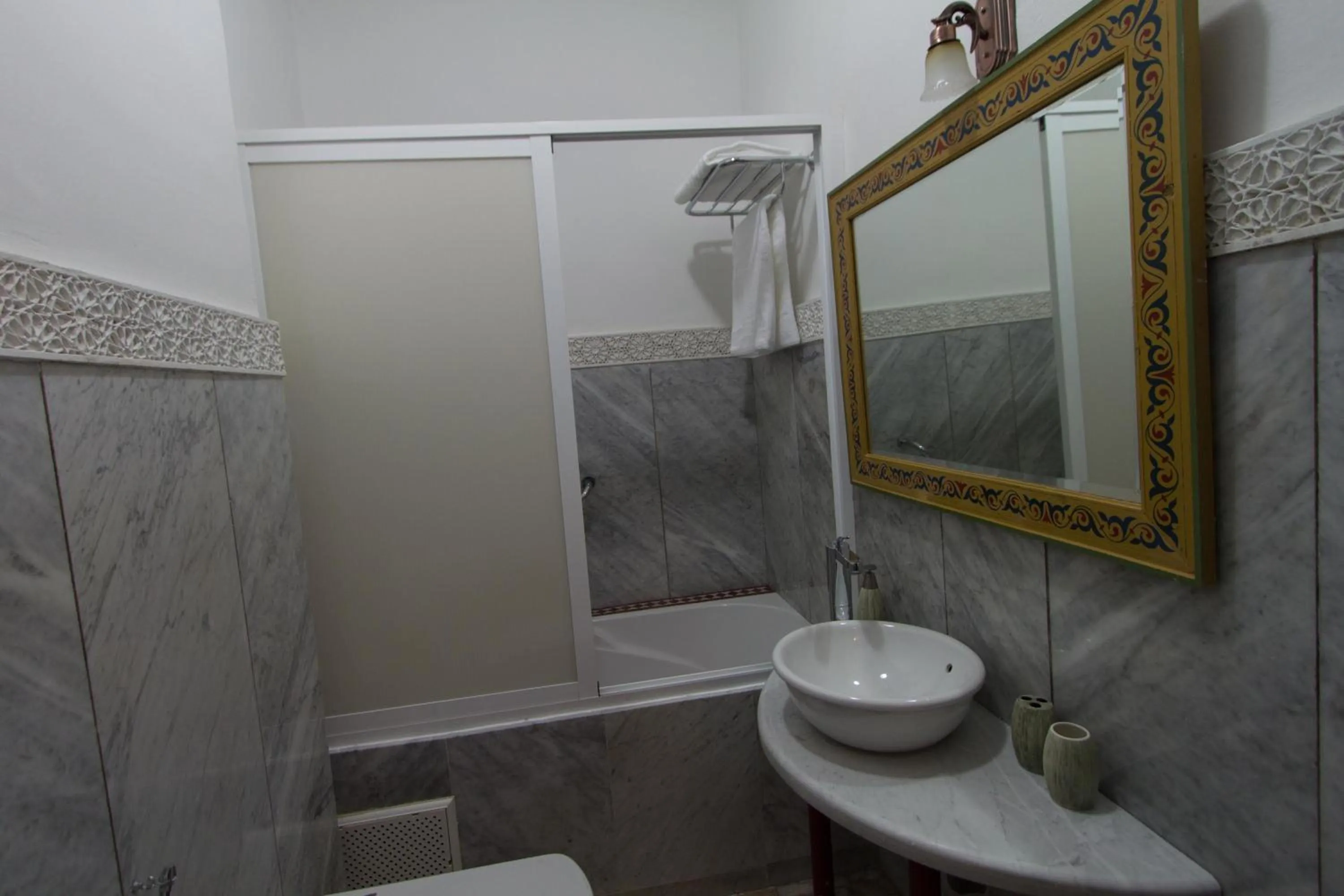 Shower in Riad Tahra & Spa