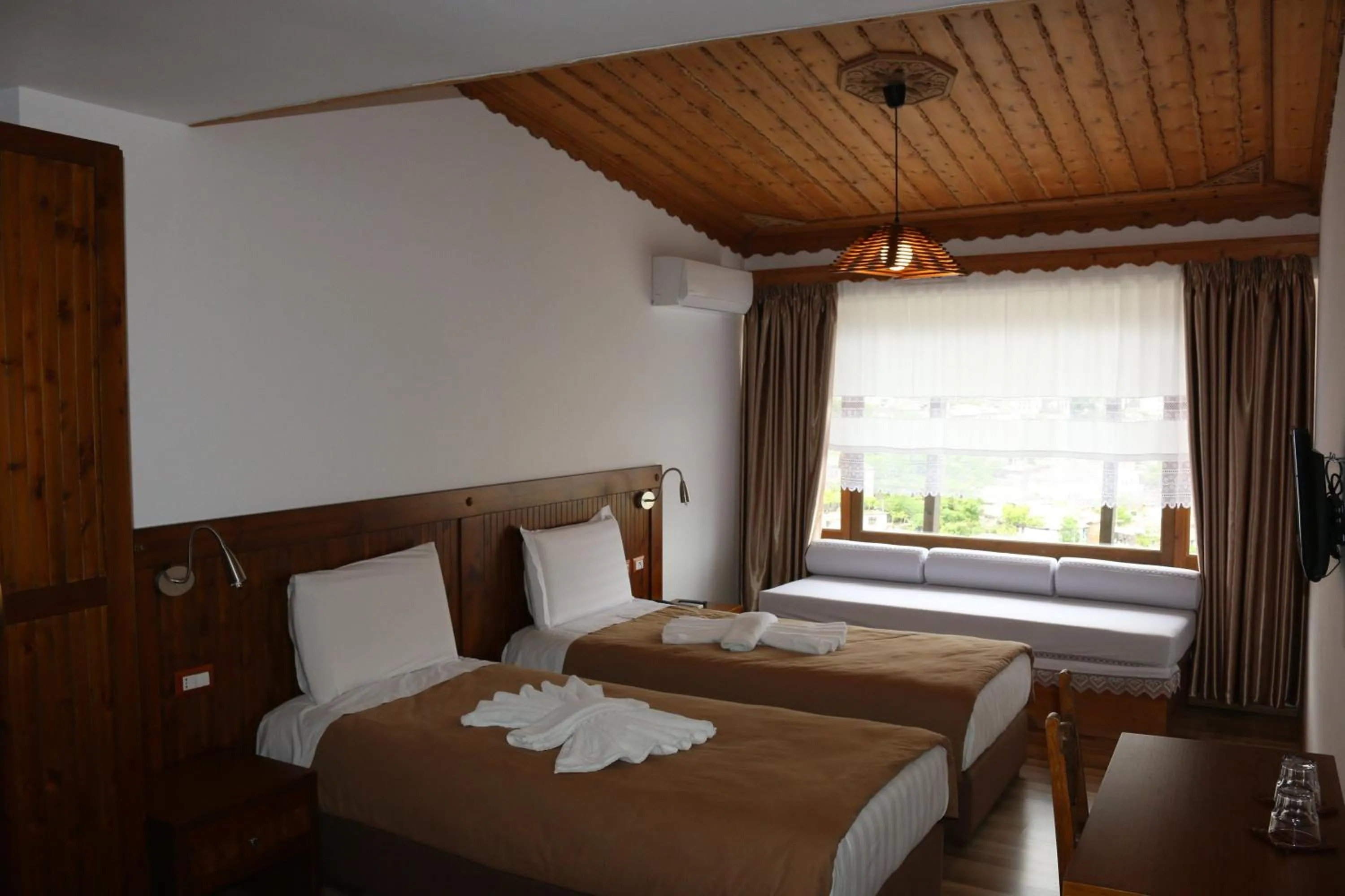 City view, Bed in Hotel Kodra
