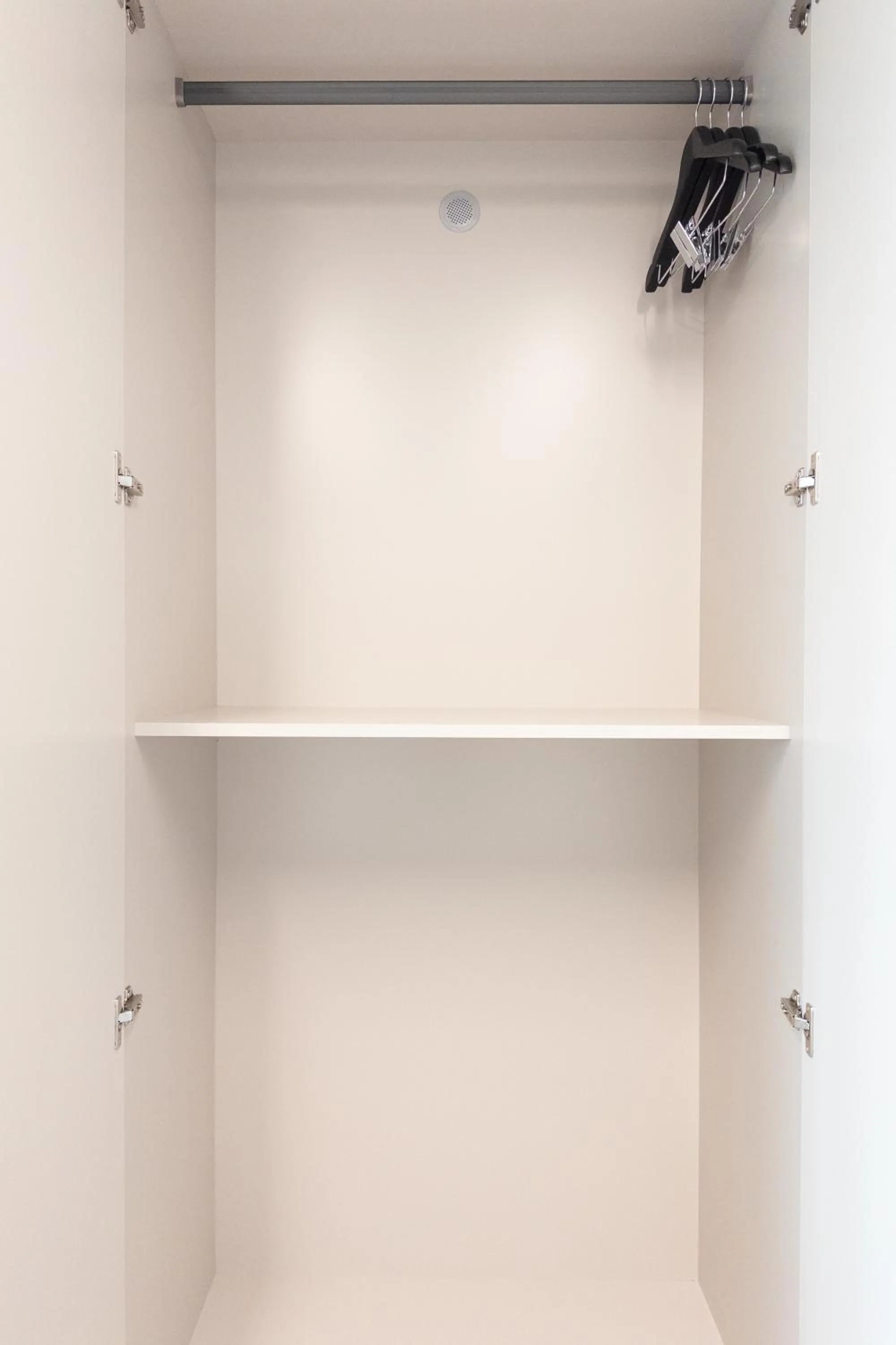 wardrobe in Hotel Wavellent Yangyang