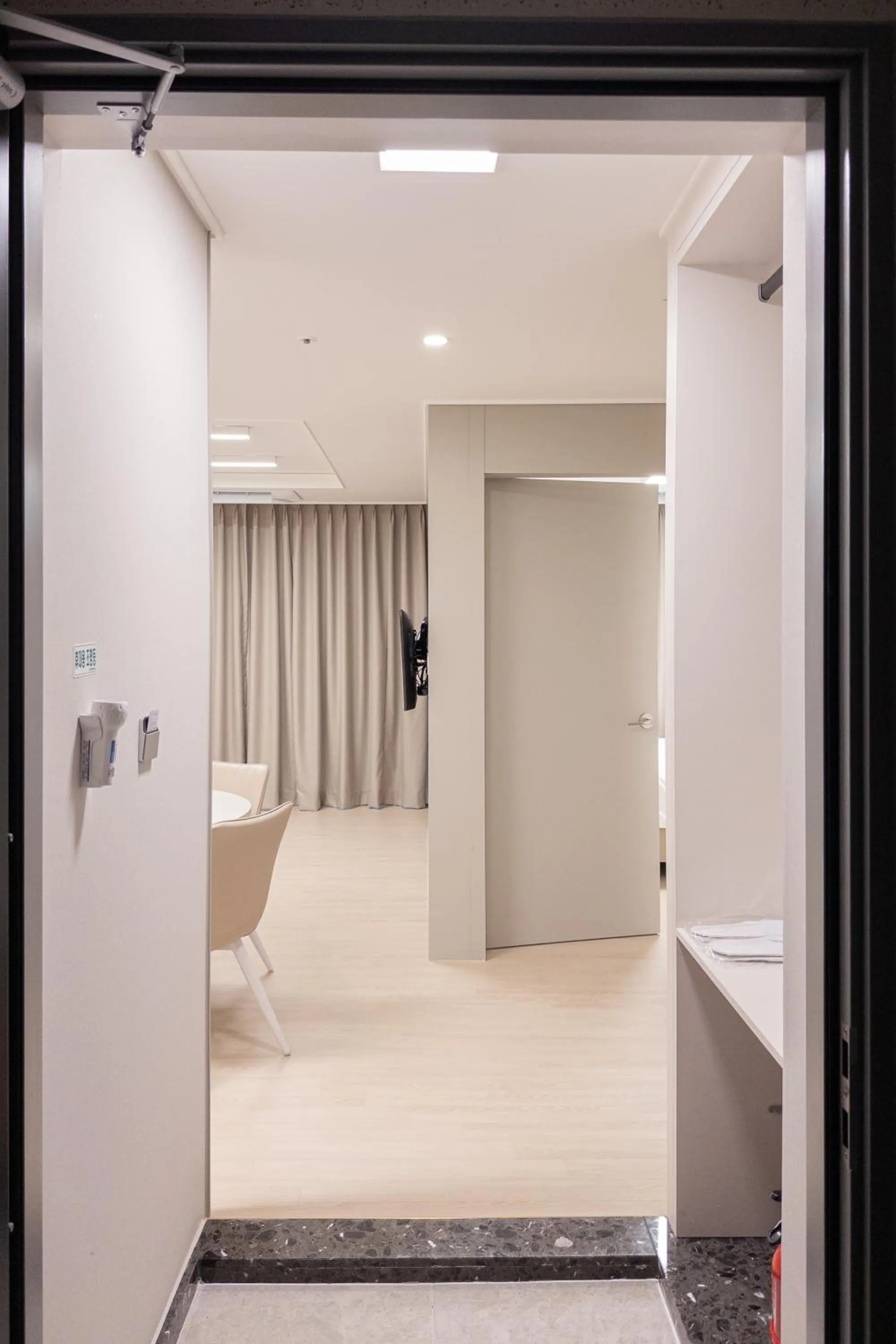 Photo of the whole room, Bed in Hotel Wavellent Yangyang