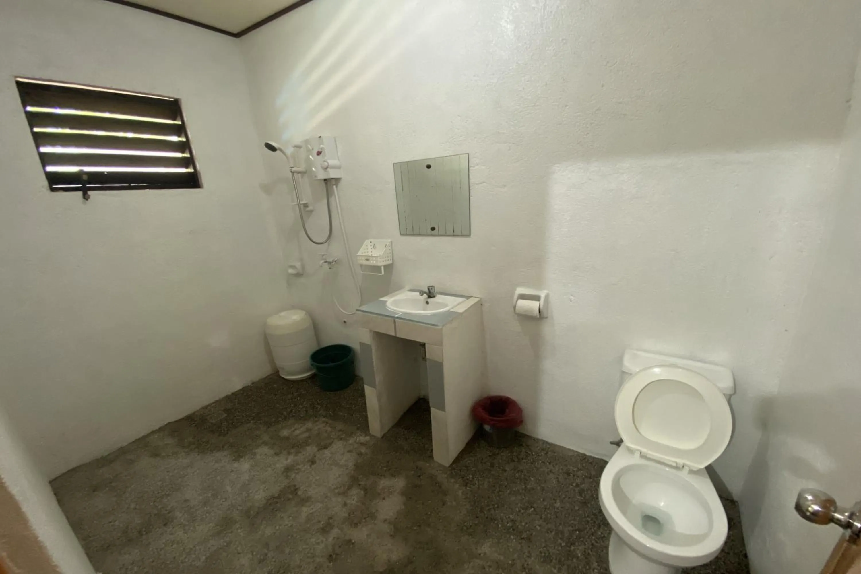 Toilet in D & A Seaside Cottages