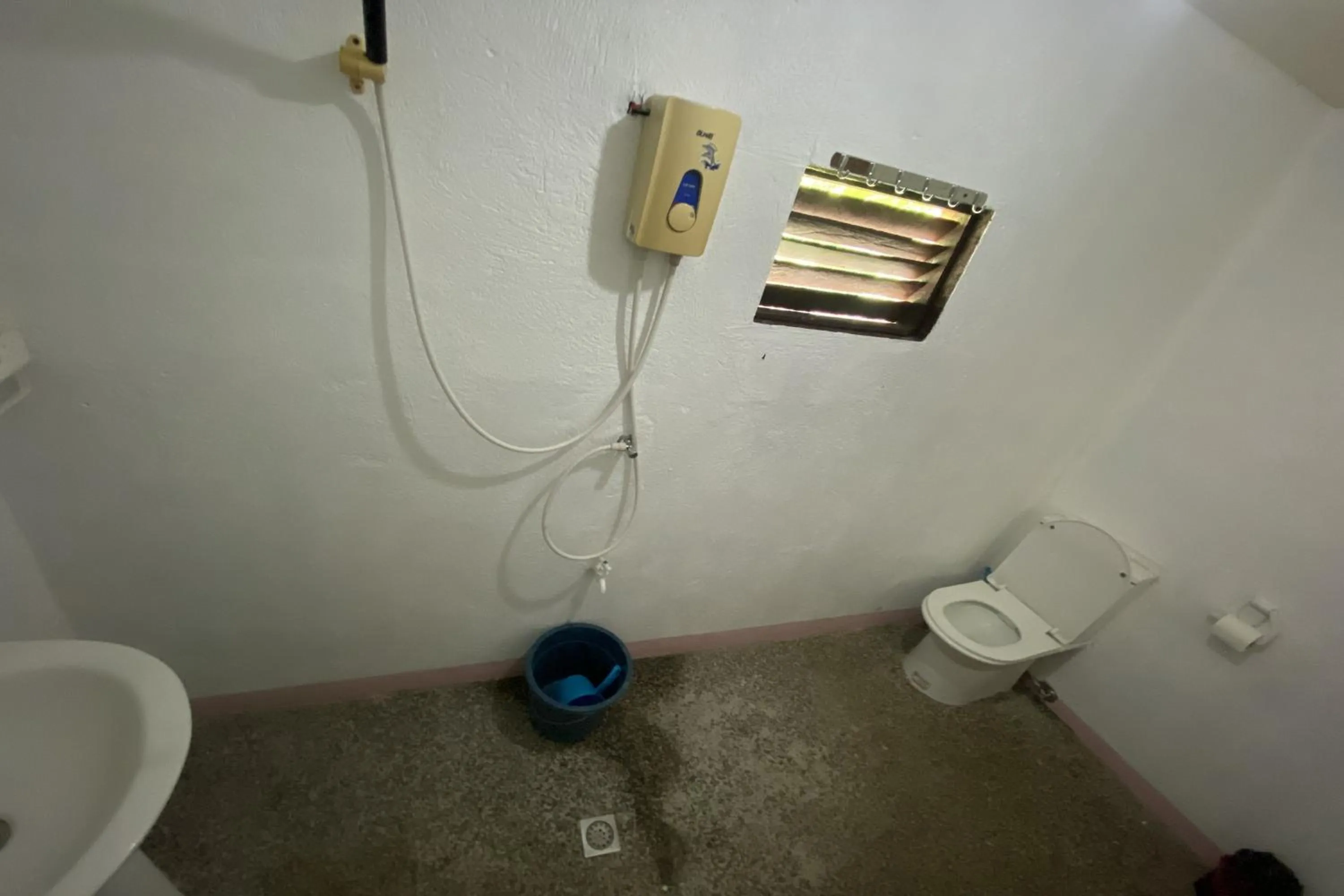 Toilet in D & A Seaside Cottages