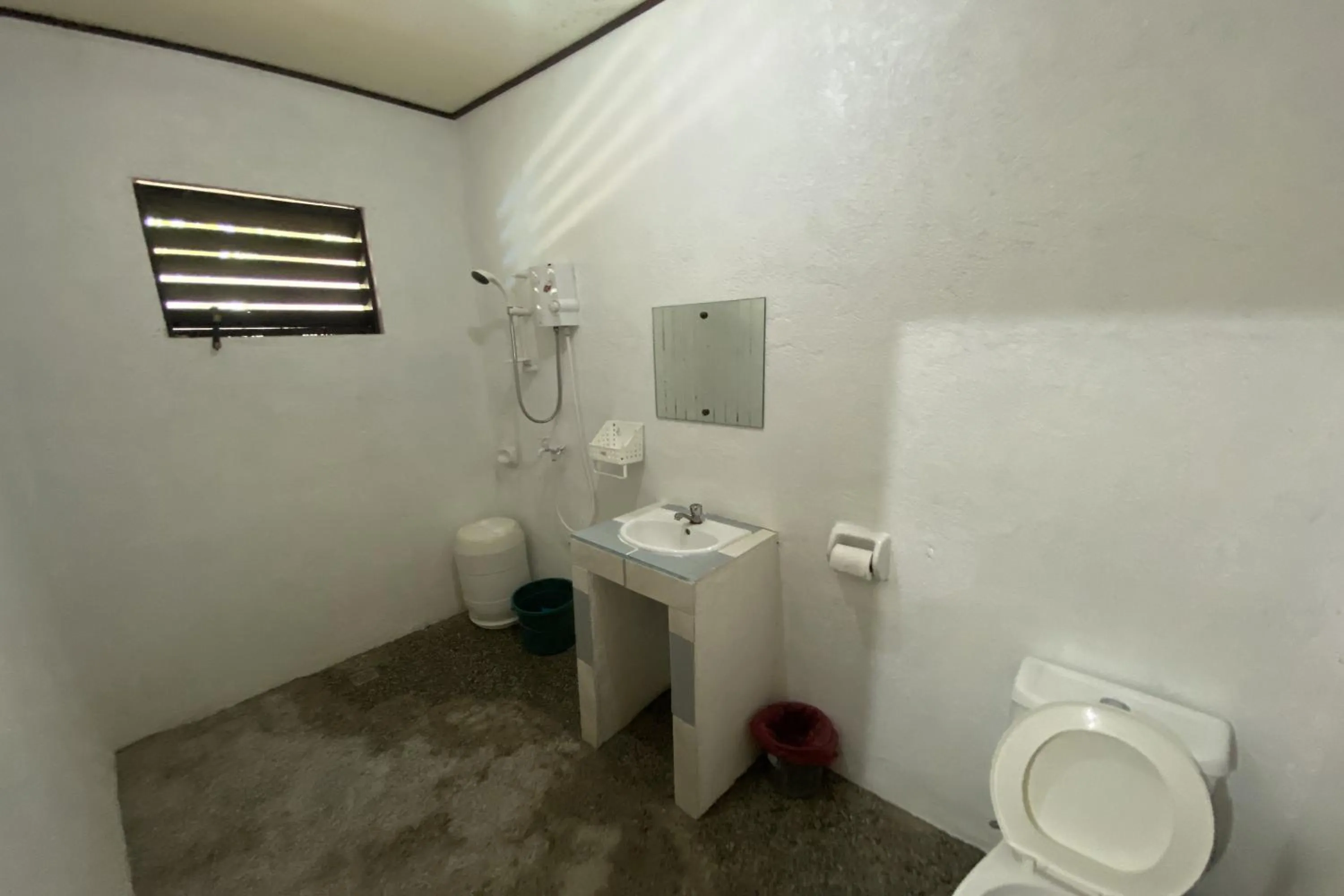 Toilet in D & A Seaside Cottages