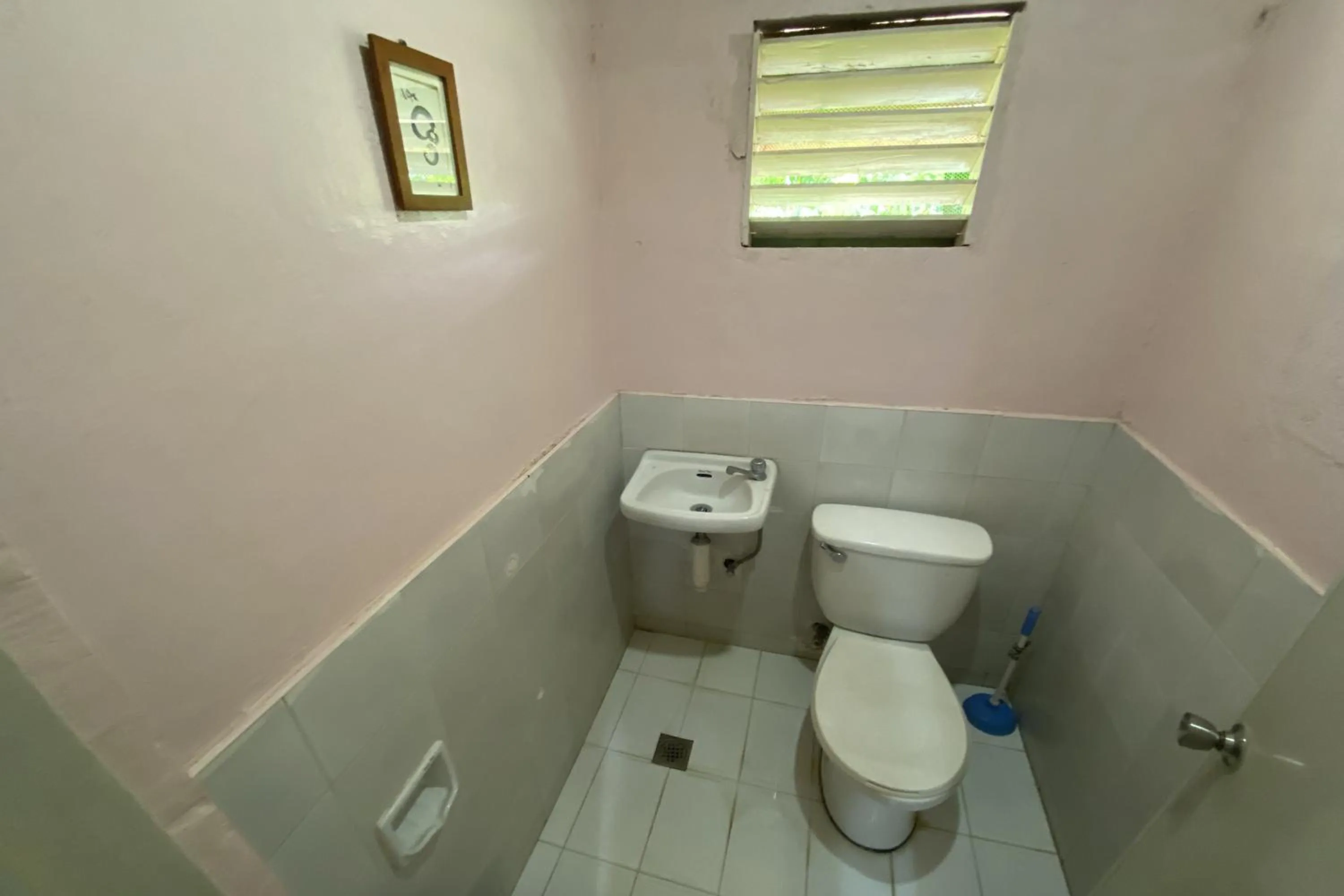 Toilet in D & A Seaside Cottages