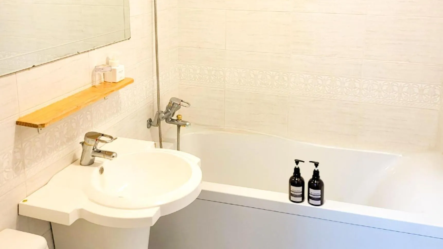 Bath in Jeju EQ Stay