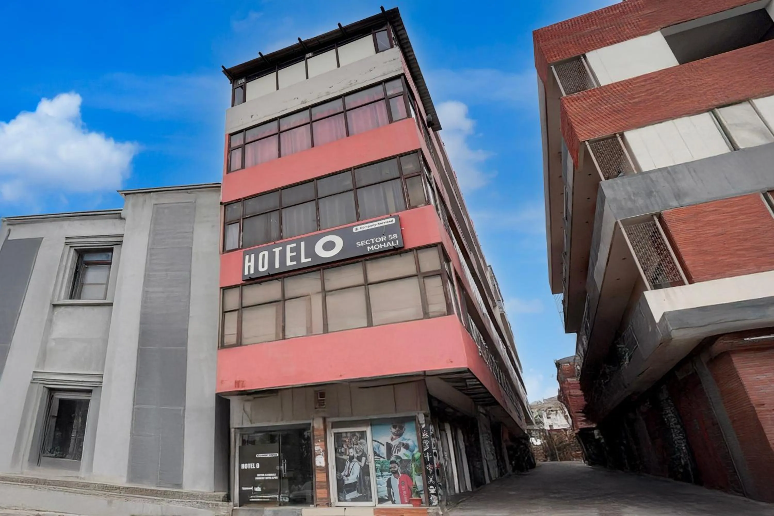 Facade/entrance in Super Hotel O Sector 58 Mohali Formerly Hotel Alpha