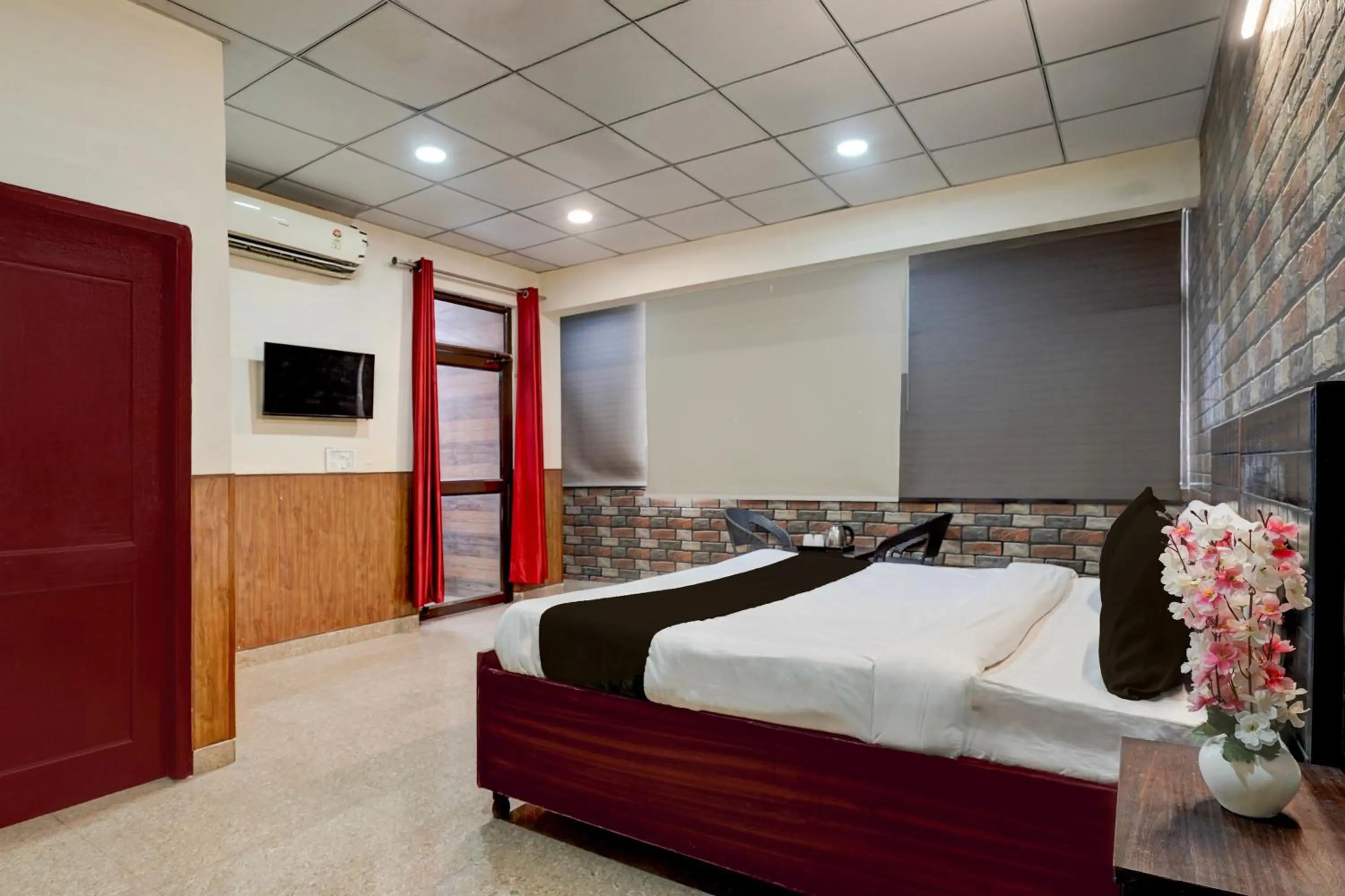 Bedroom, Bed in Super Hotel O Sector 58 Mohali Formerly Hotel Alpha