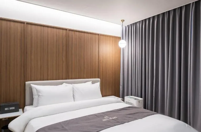 Bed in Hotel 7 Bricks Gwangju Sangmu