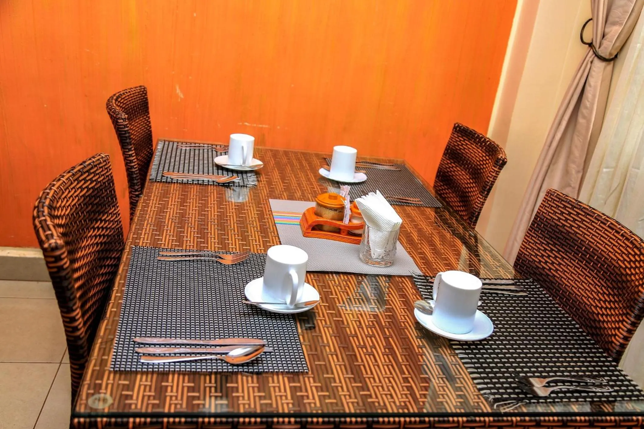 Breakfast in Davis Court