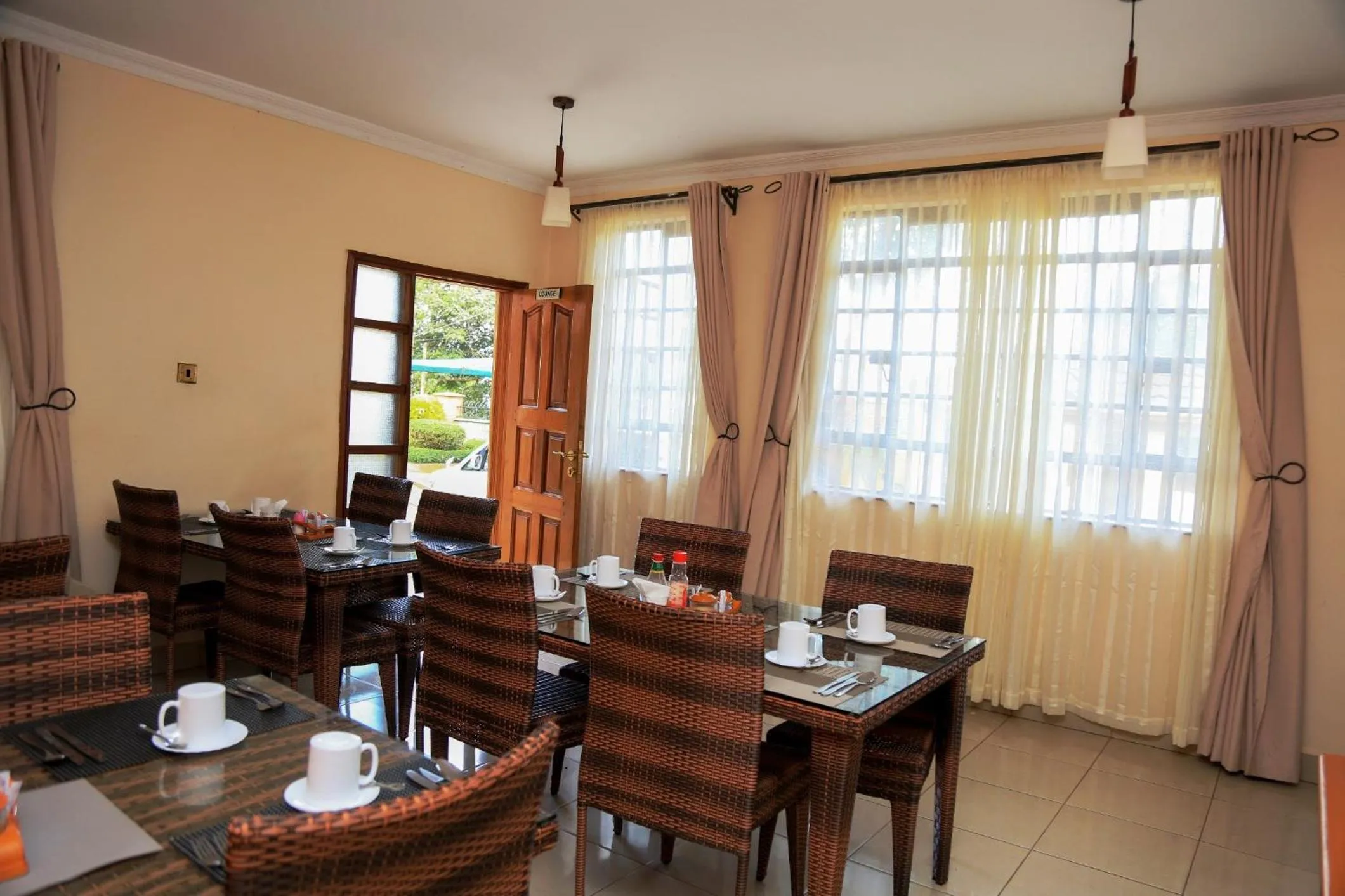 Breakfast in Davis Court