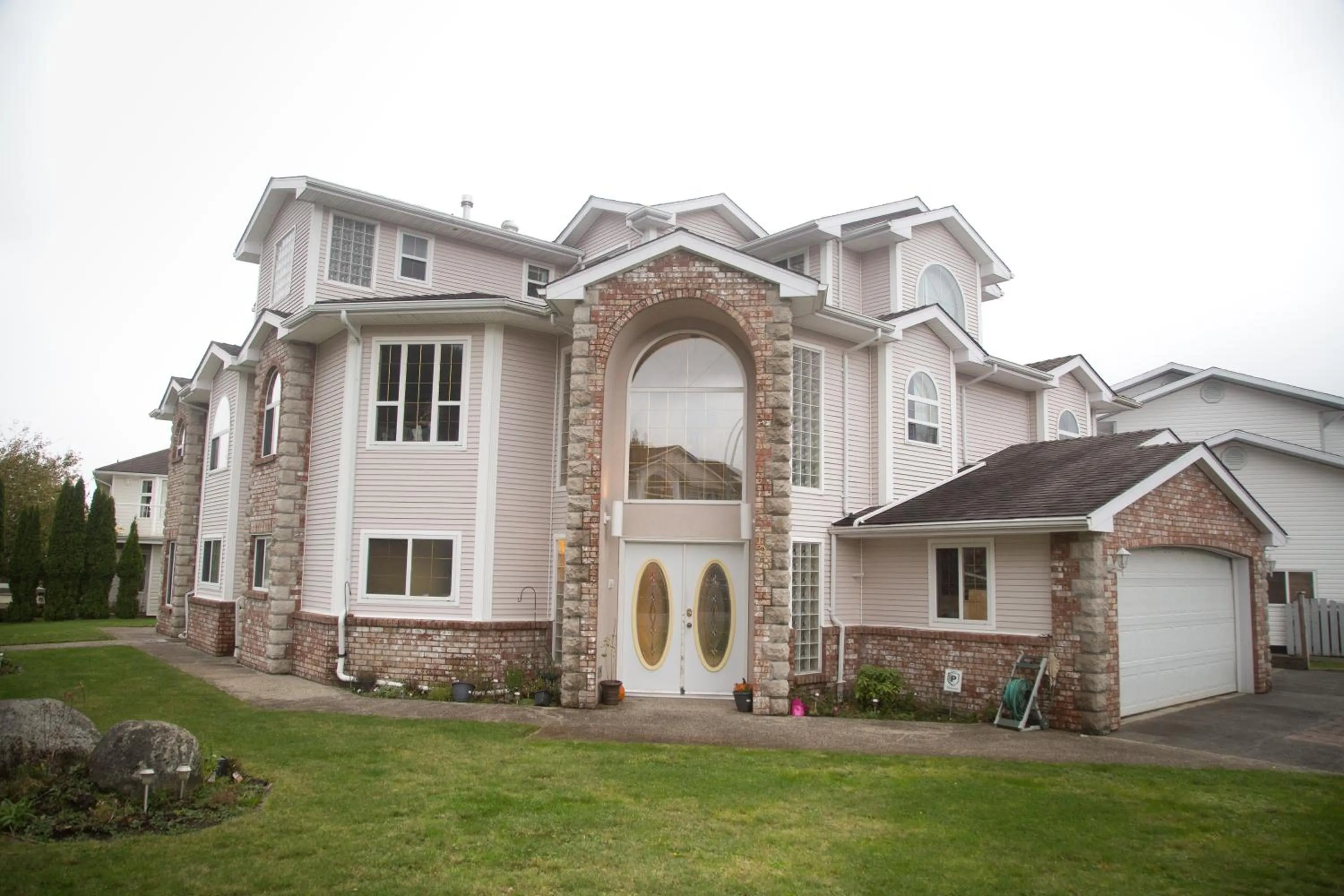 Facade/entrance in Eagle Close Executive B&B