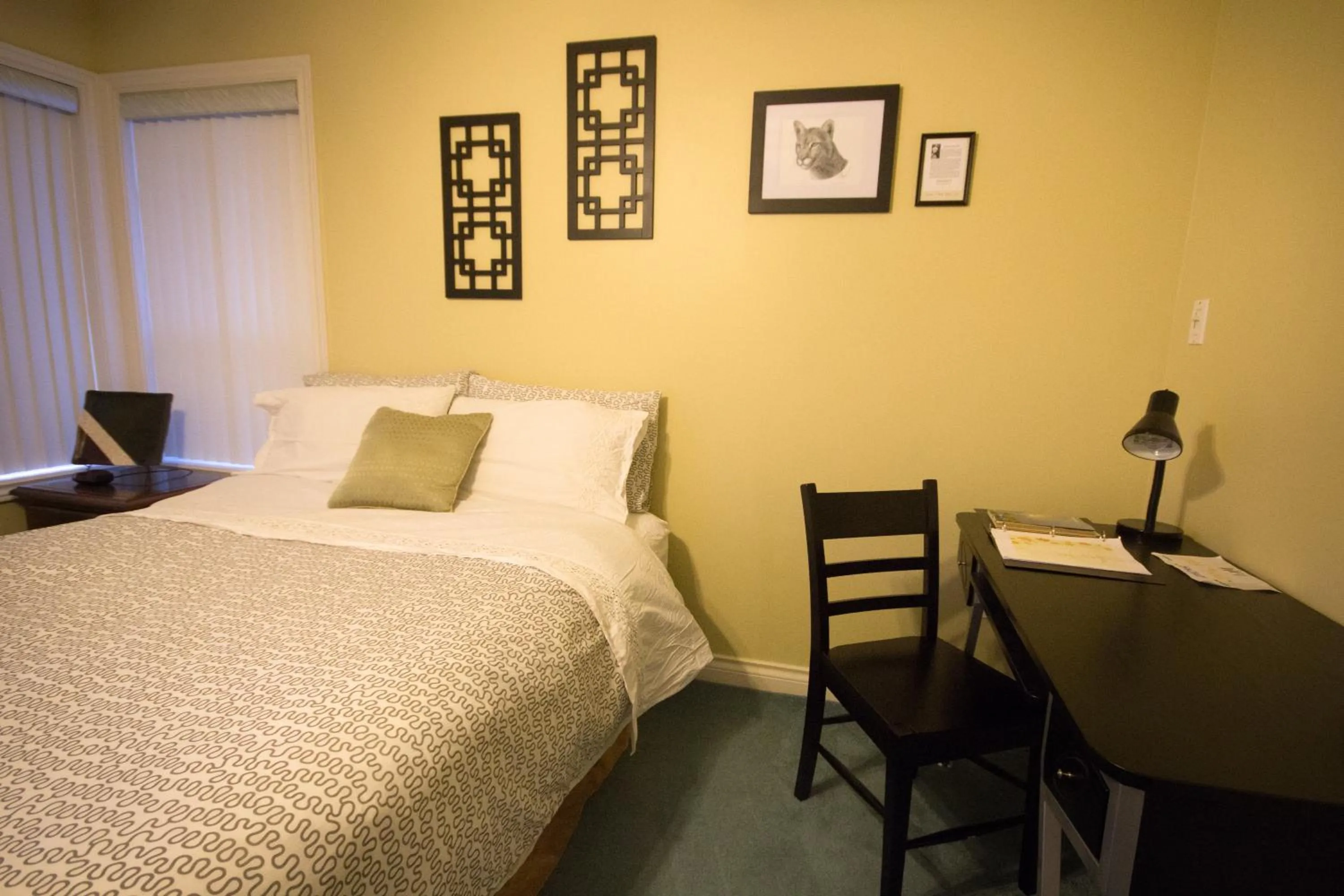 Bedroom in Eagle Close Executive B&B