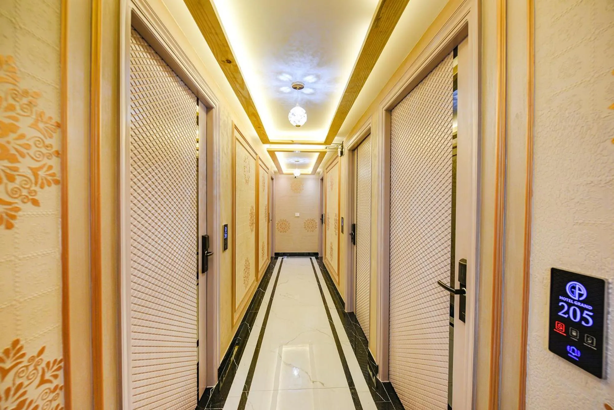 Lobby or reception in FabHotel Grand Palazzo Near Paschim Vihar