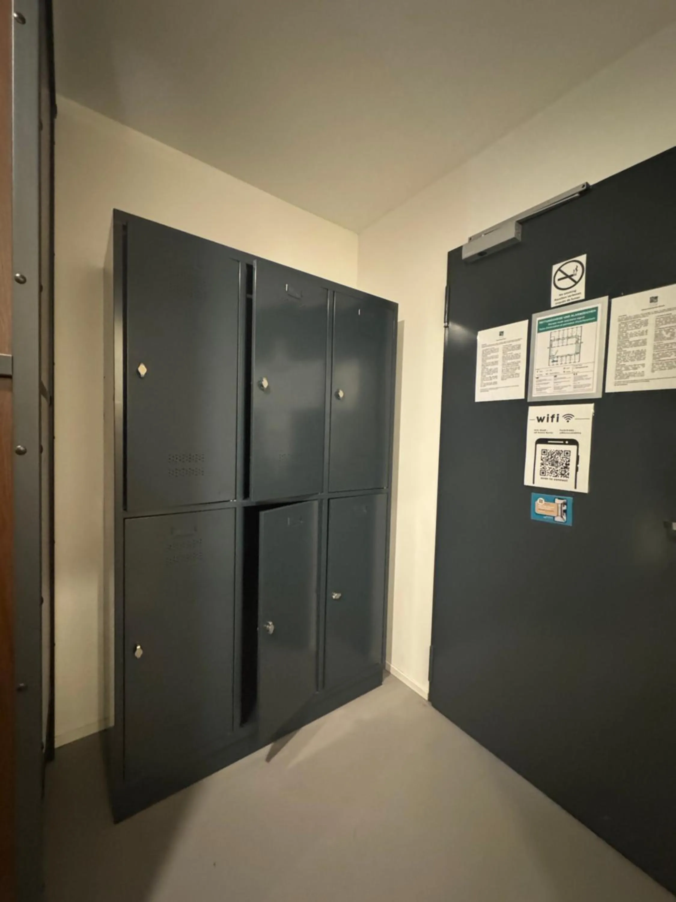 wardrobe in AR City Hotel Berlin