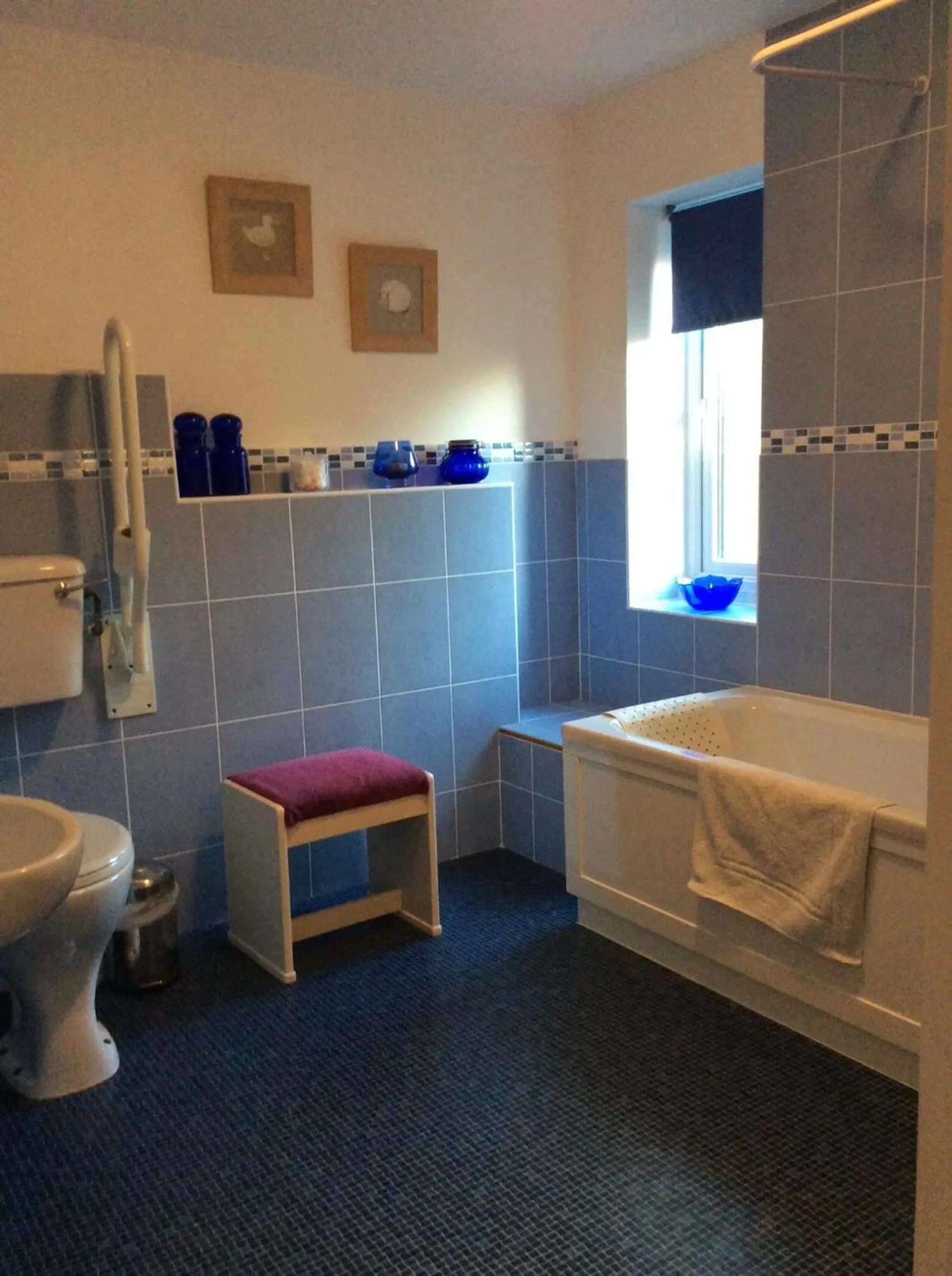 Bathroom in The Old Grain Store Bed & Breakfast