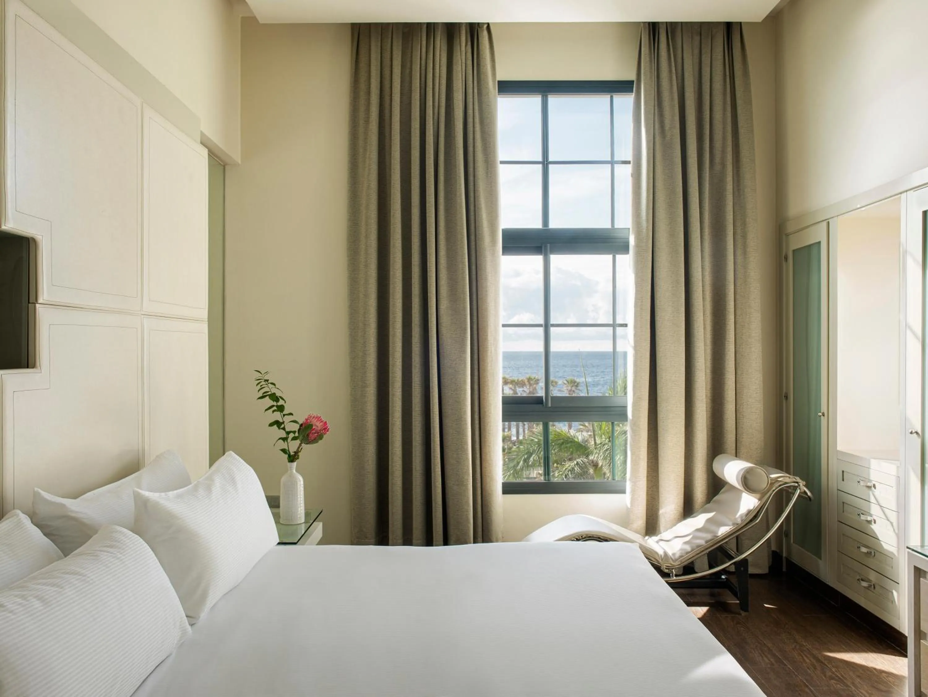 Bed in Gran Melia Palacio de Isora Resort & Spa