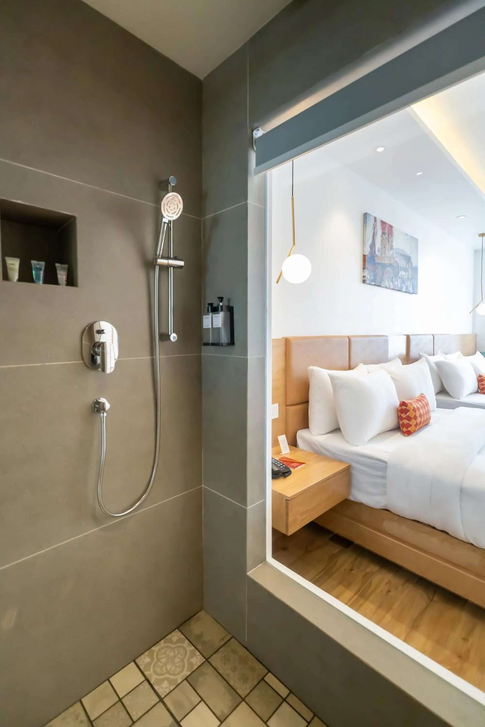 Shower, Bed in Hotel Anuttara