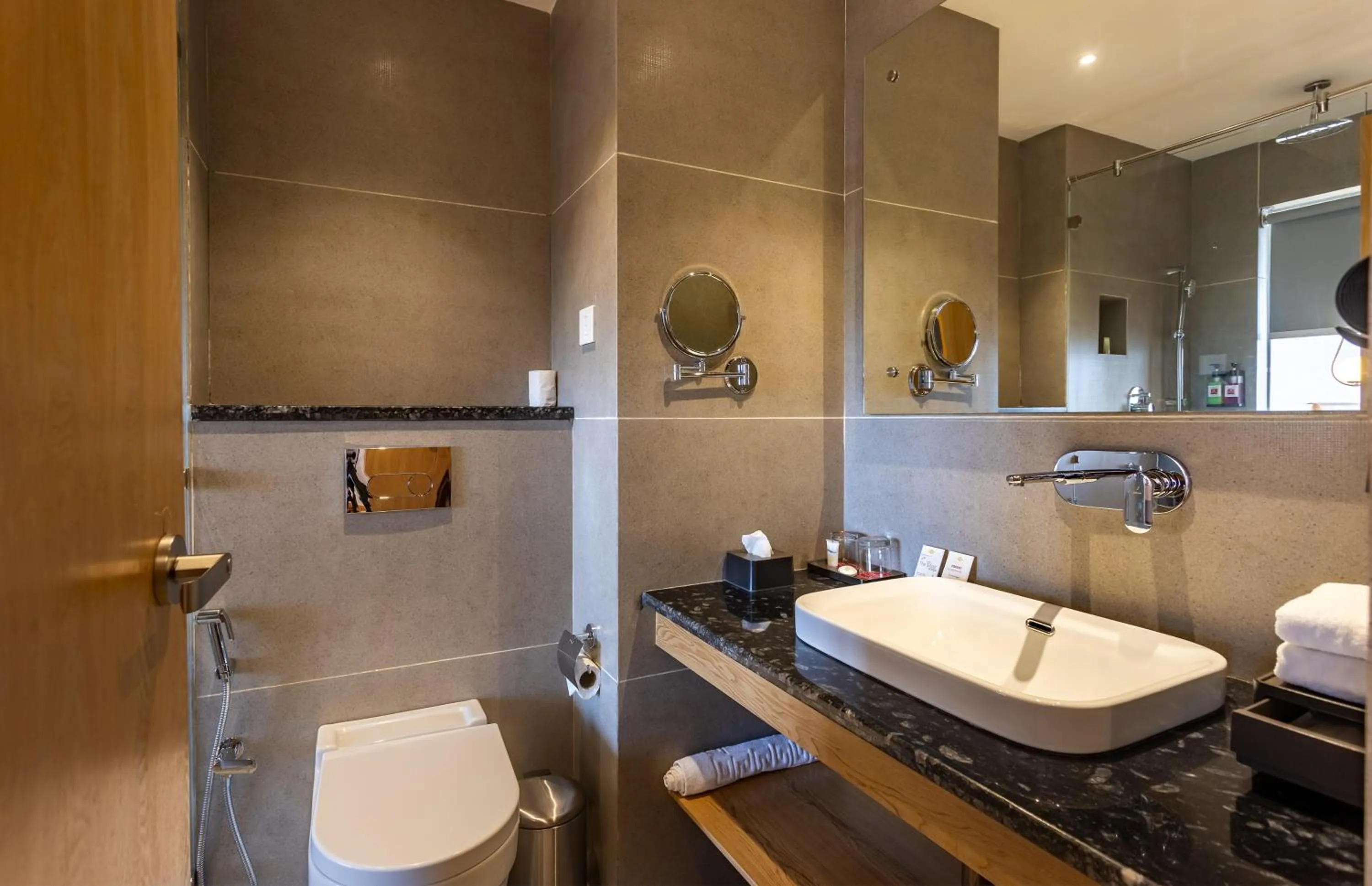 Shower in Hotel Anuttara