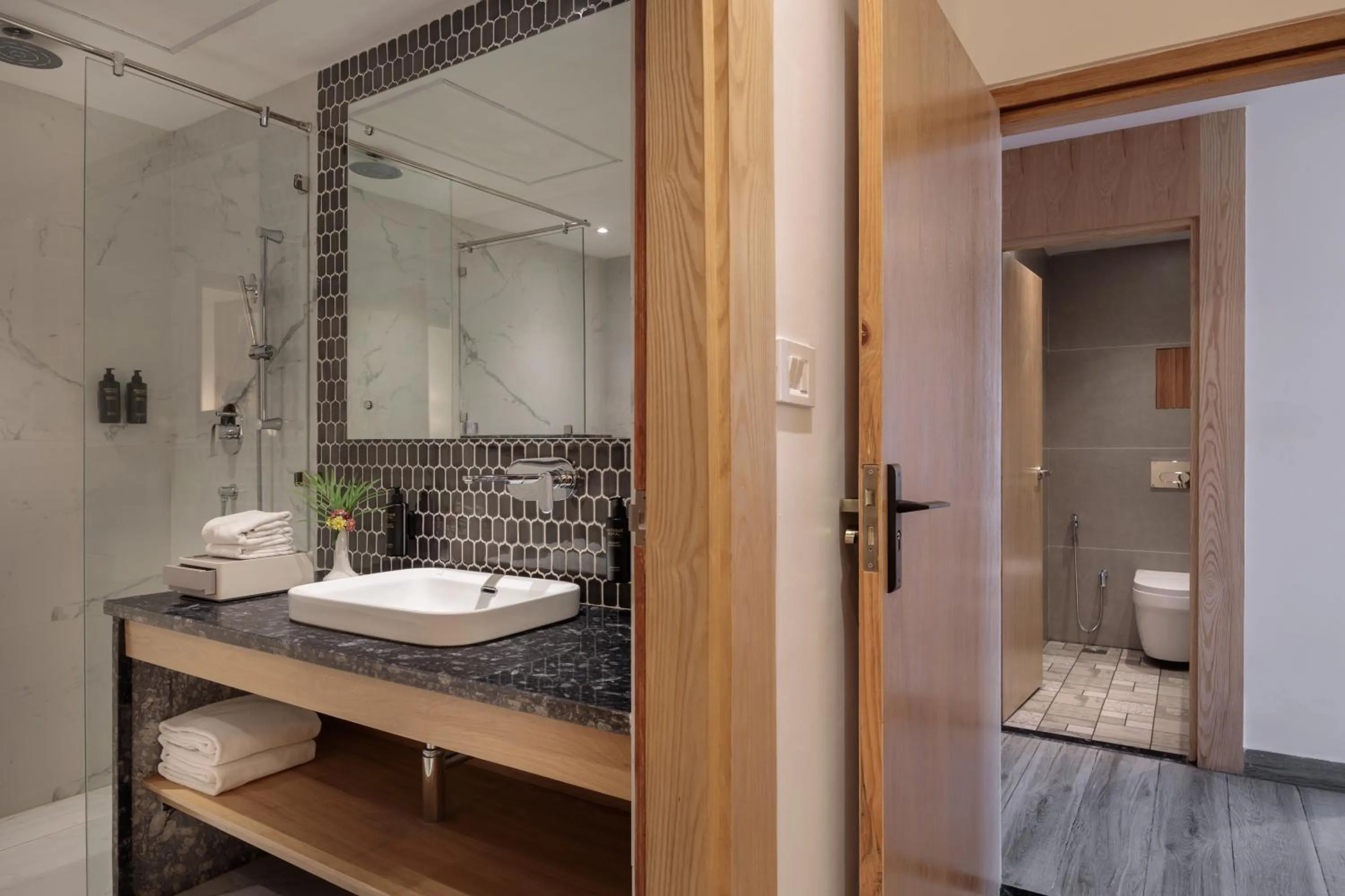 Shower in Hotel Anuttara