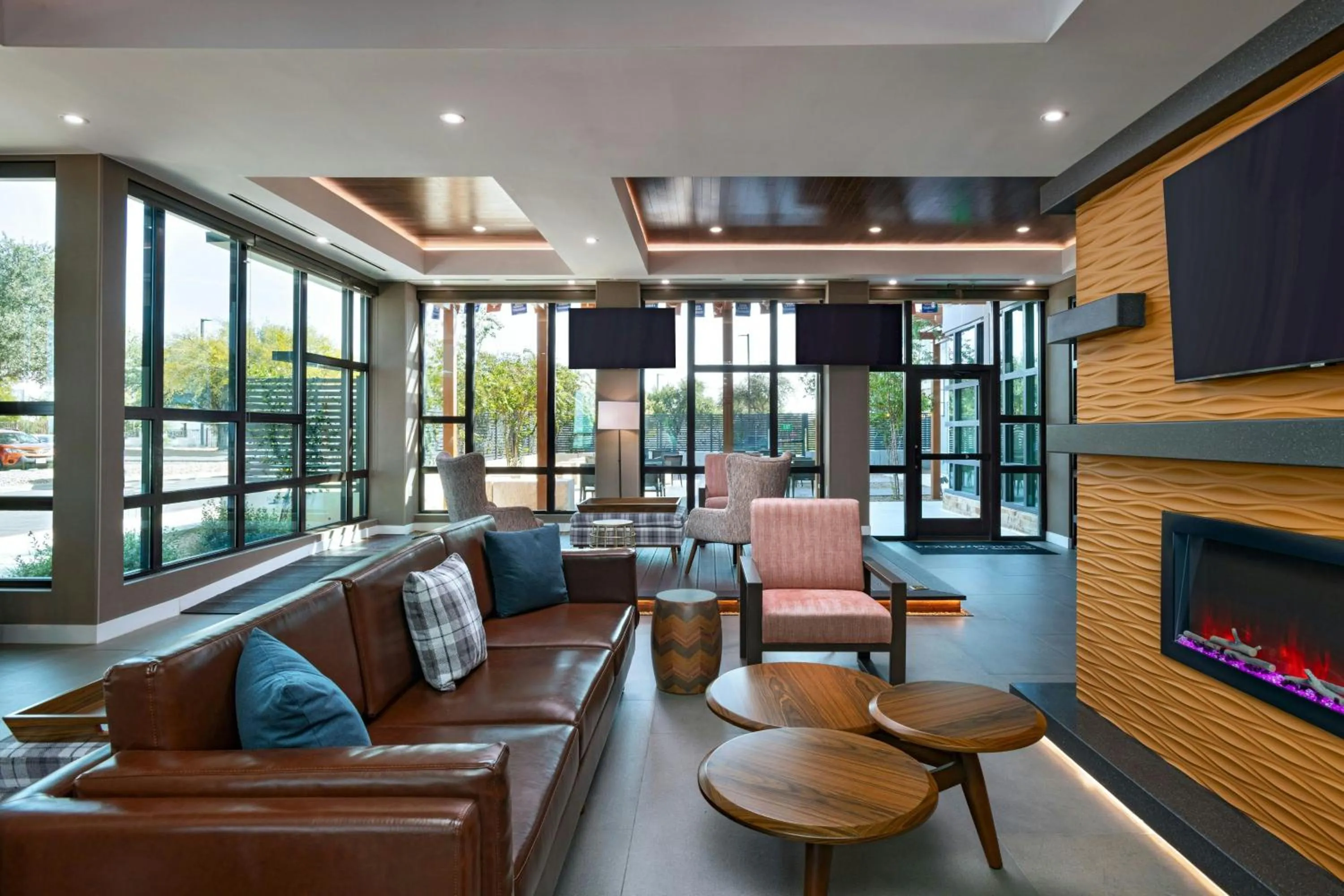 Lobby or reception in Four Points by Sheraton Austin Airport