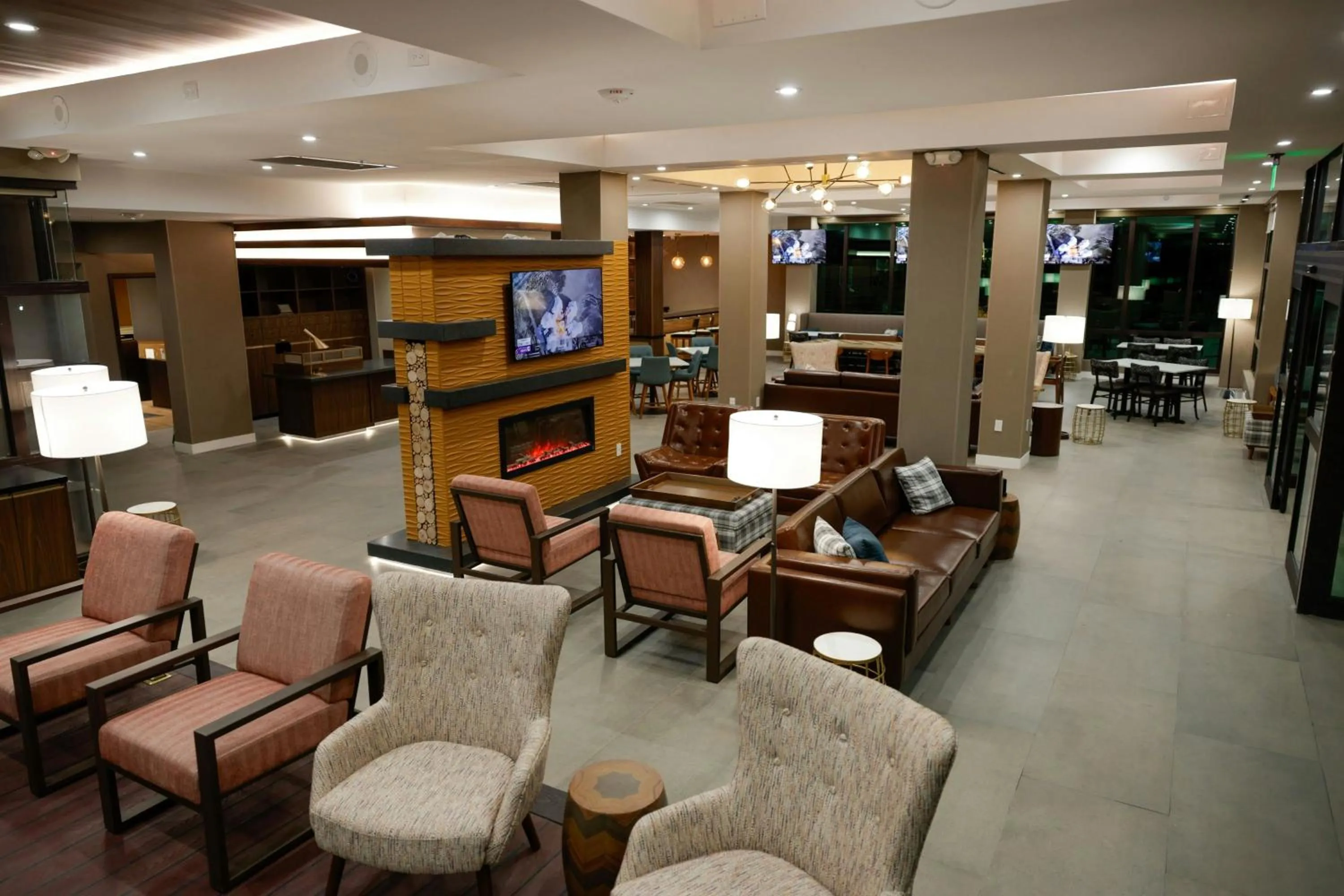 Lobby or reception in Four Points by Sheraton Austin Airport