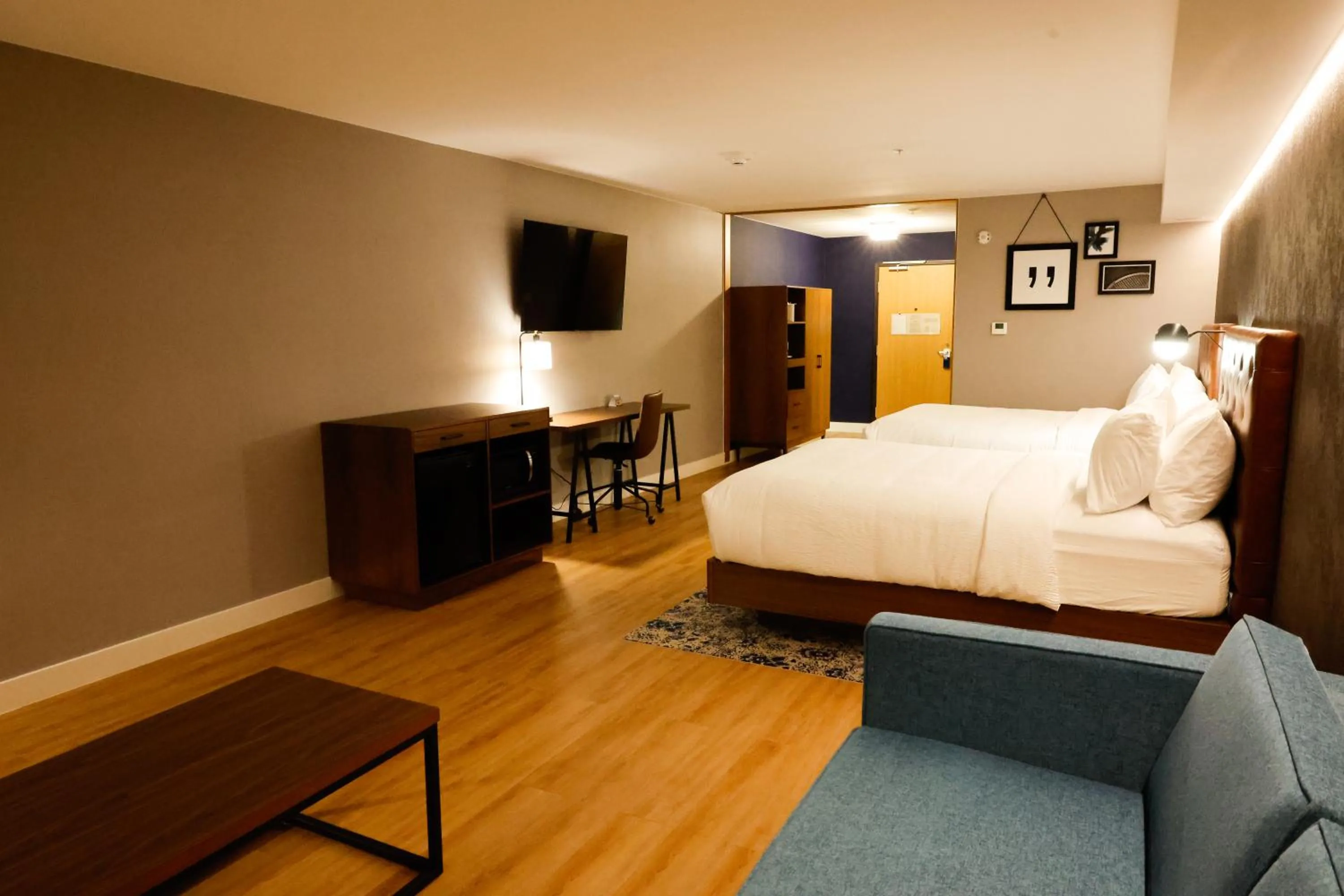 Bed in Four Points by Sheraton Austin Airport