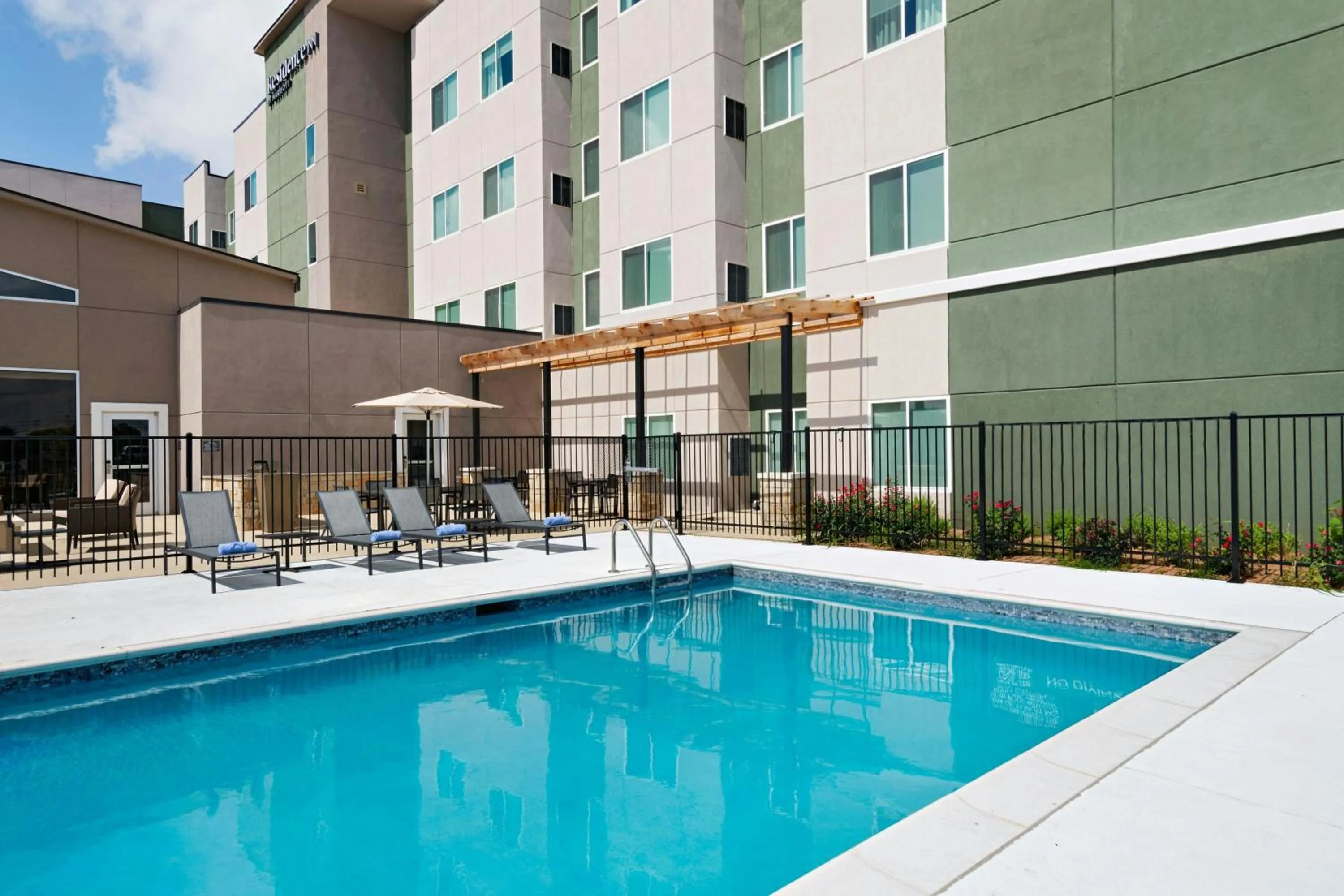 Swimming pool in Residence Inn by Marriott Georgetown