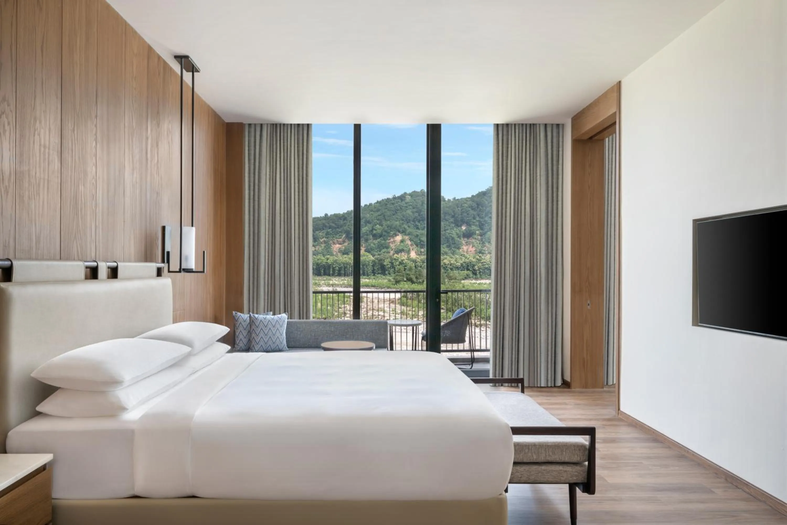 Bedroom, Bed in Jim Corbett Marriott Resort & Spa