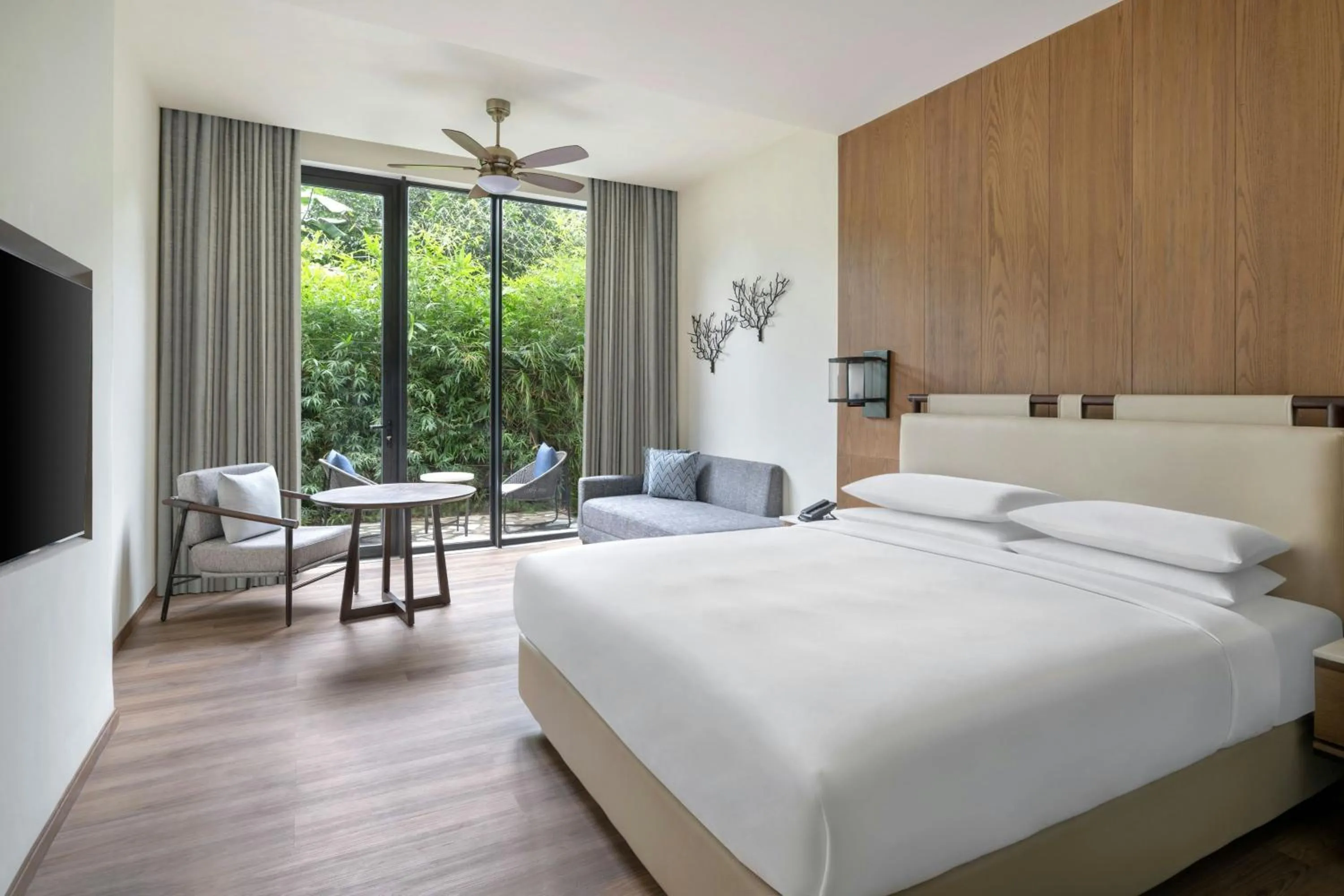 Photo of the whole room, Bed in Jim Corbett Marriott Resort & Spa