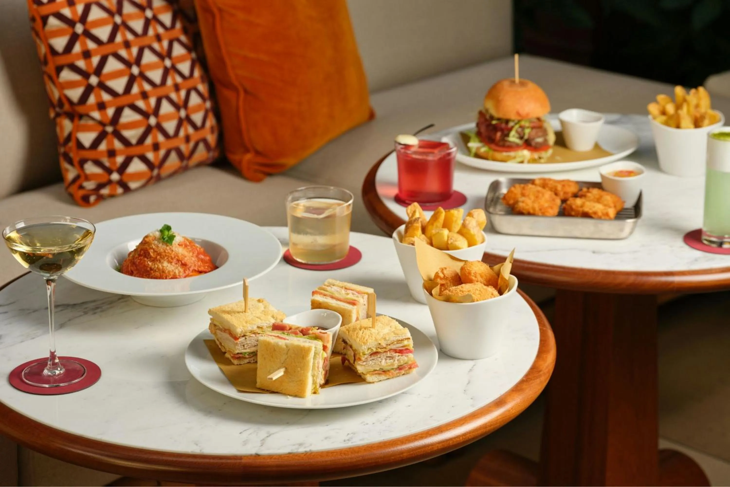 Lounge or bar in W Florence