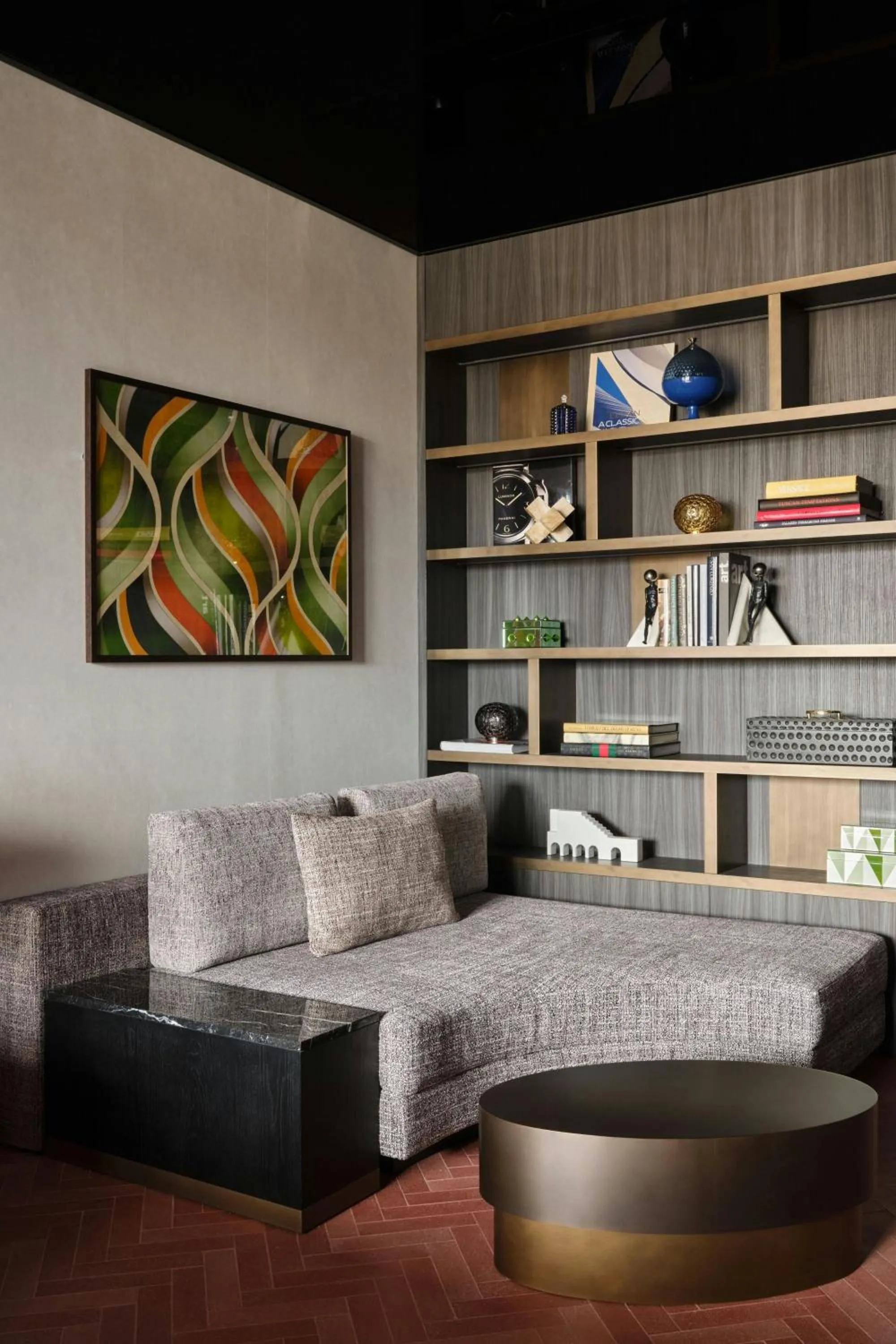 Lounge or bar in W Florence