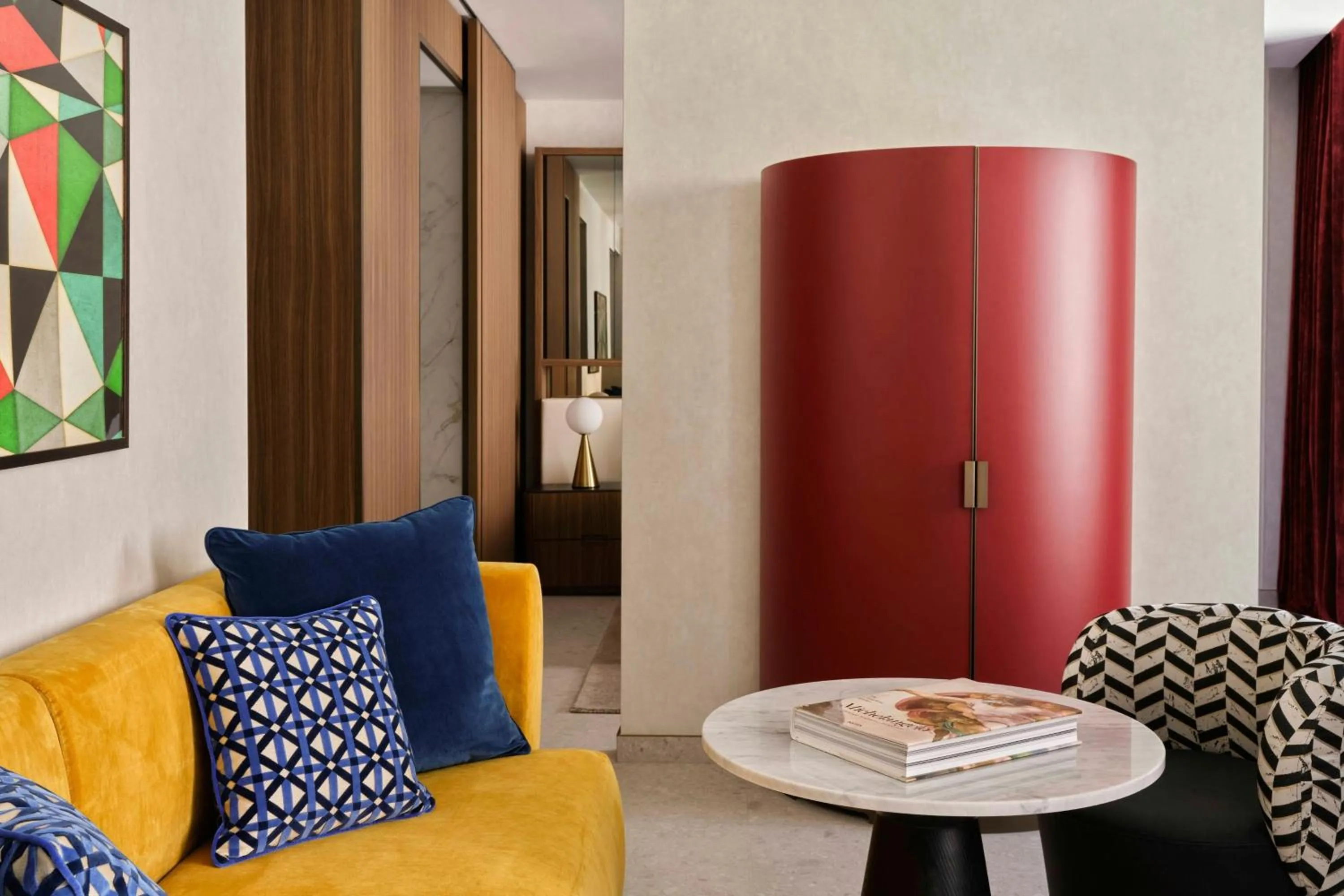 Lounge or bar in W Florence