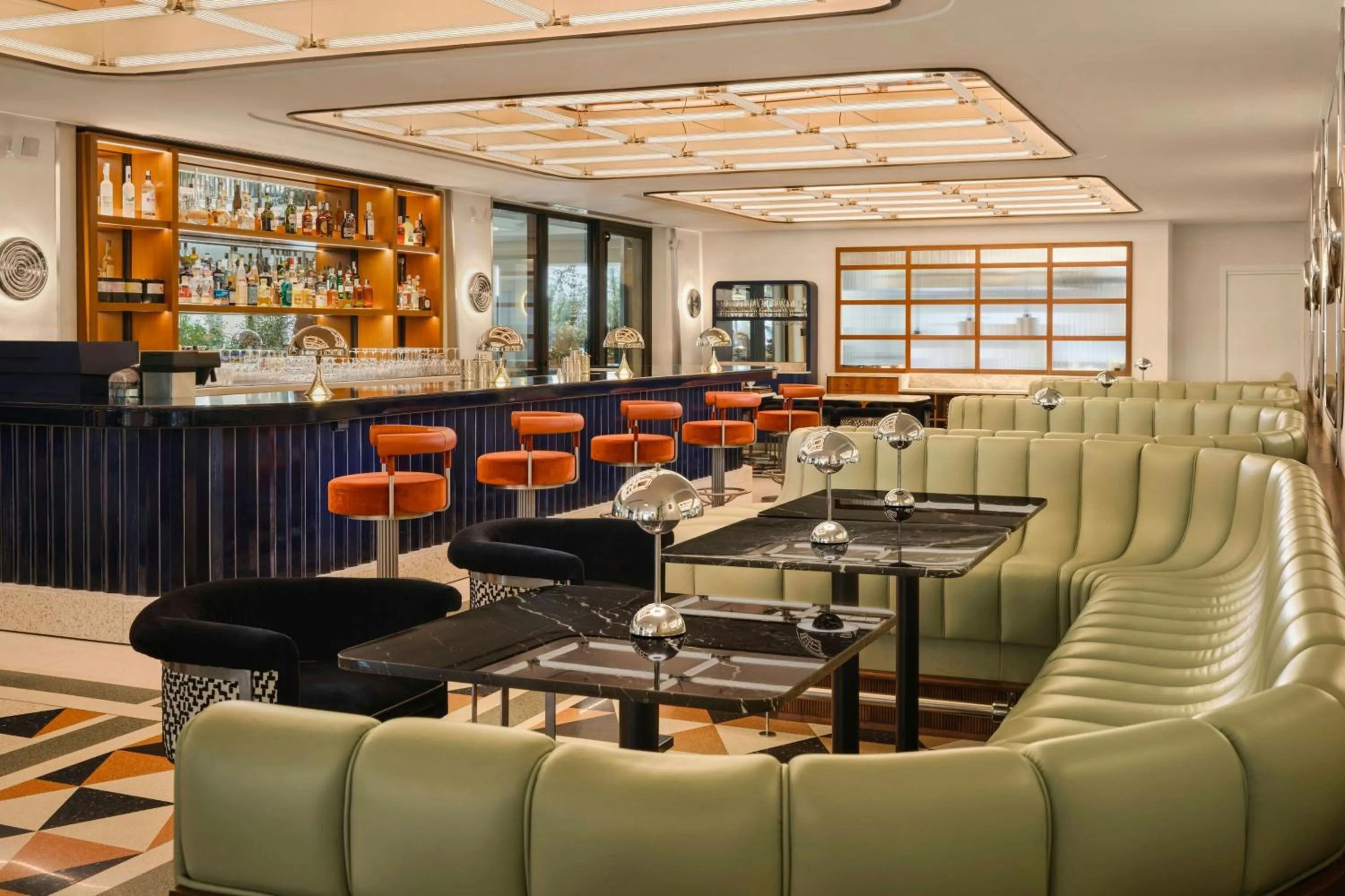 Lounge or bar in W Florence