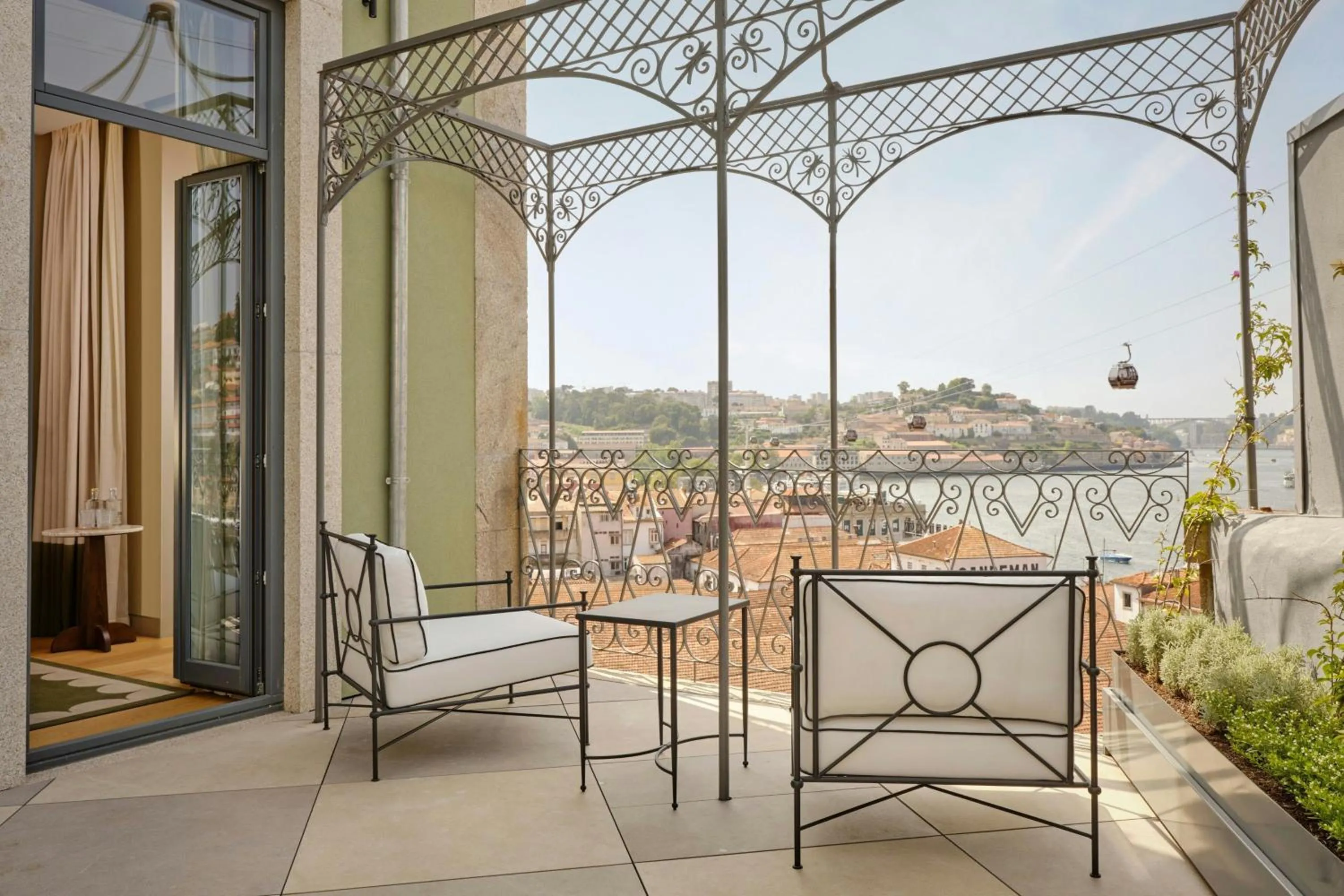 Photo of the whole room in Origine Porto Gaia, a Tribute Portfolio Hotel