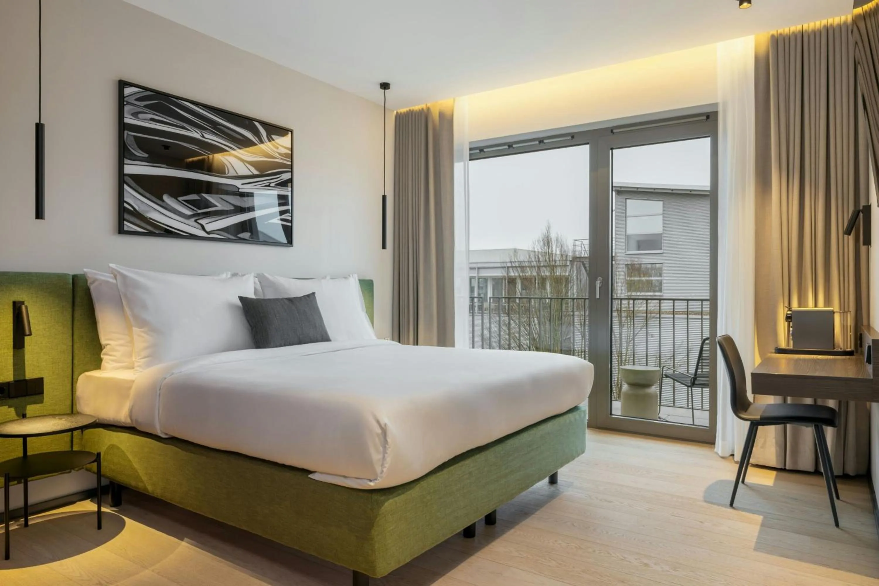 Photo of the whole room, Bed in DAS AFFALTERBACH, Stuttgart, Autograph Collection