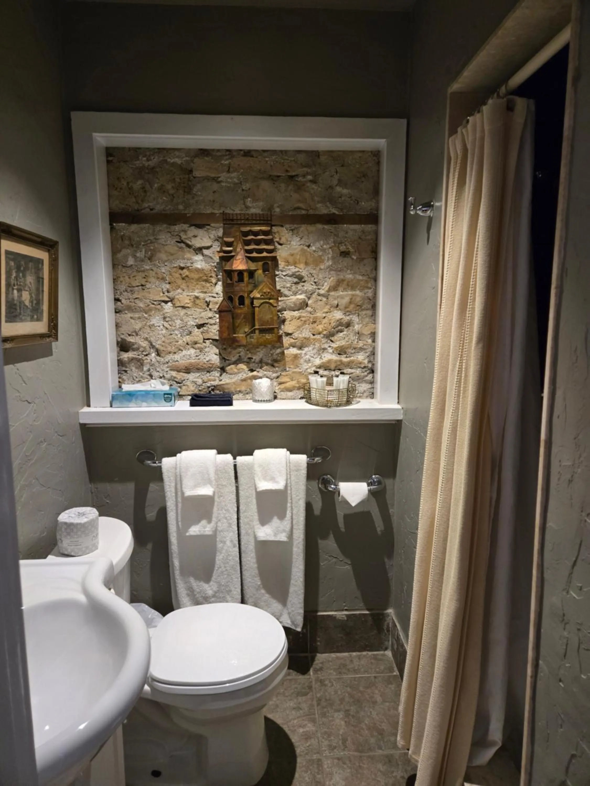 Toilet in The Breadalbane Inn