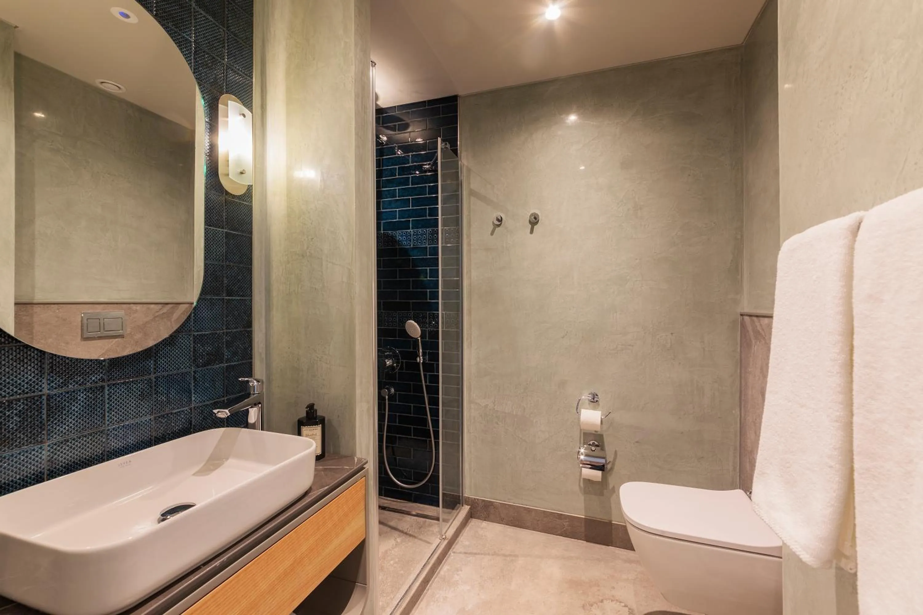 Shower in Meroddi Beyoğlu Residence