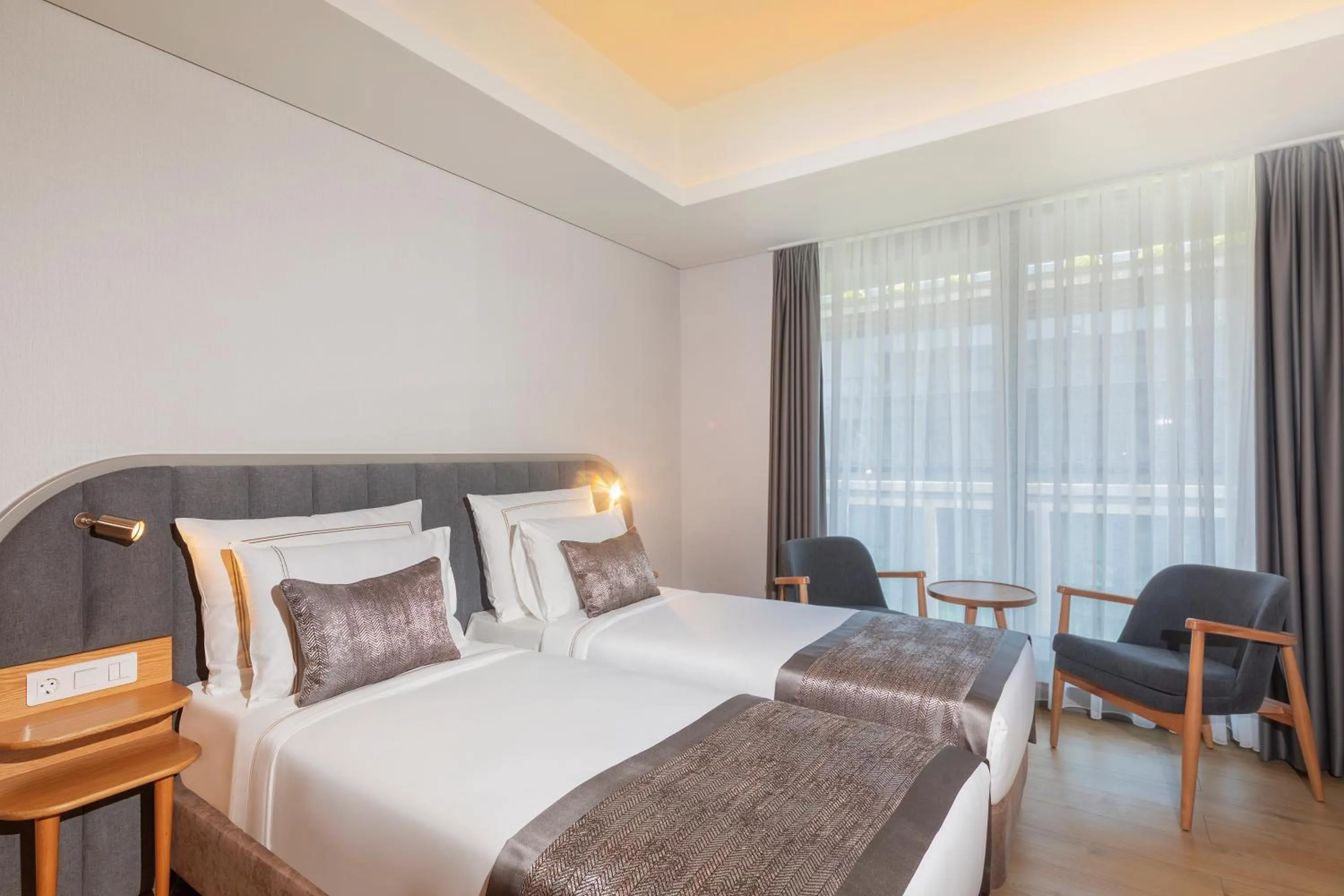 Seating area, Bed in Meroddi Beyoğlu Residence